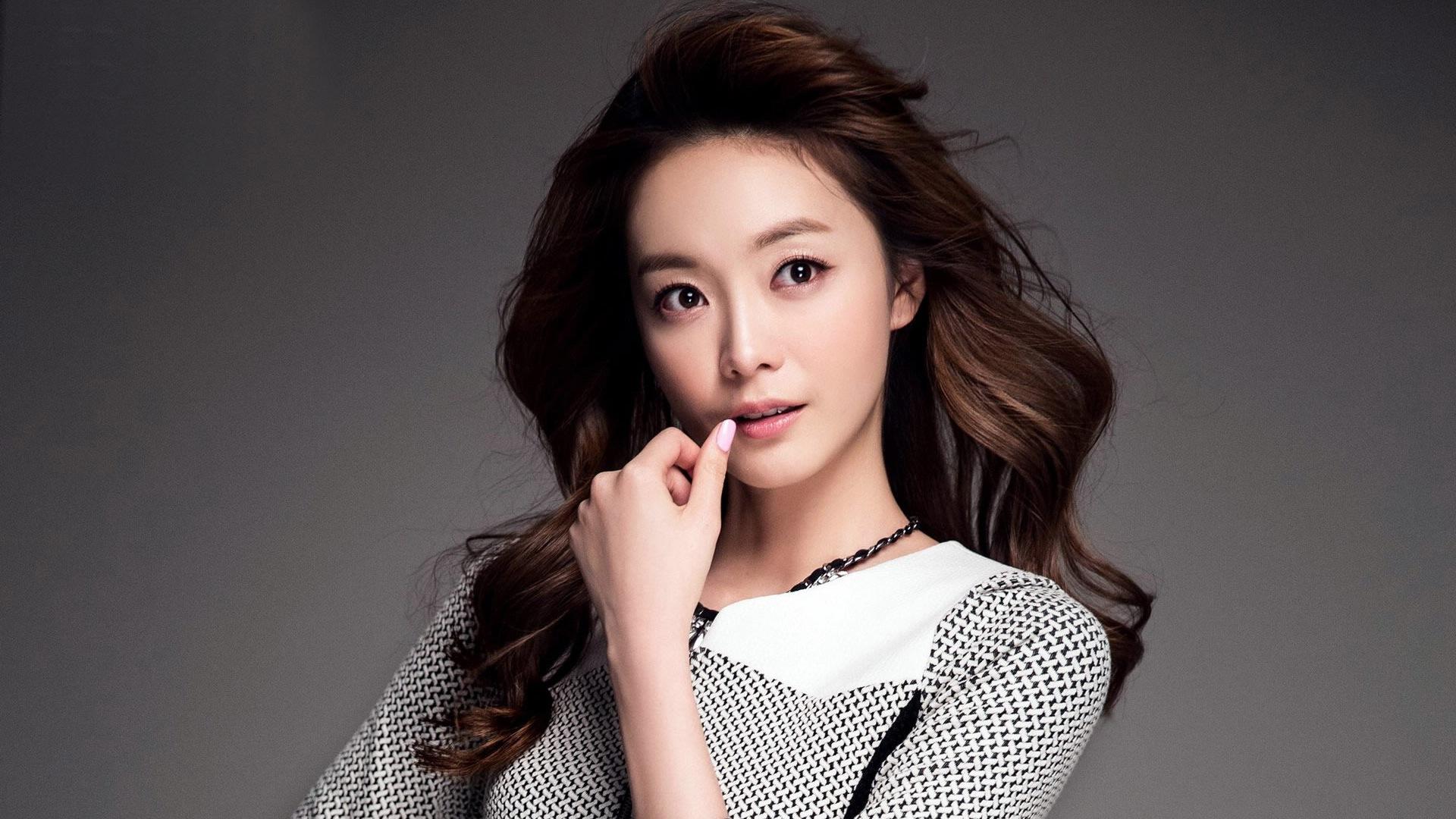1920x1080 Jeon So Min Wallpaper