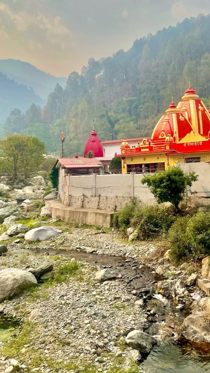 736x1308 Kainchi Dhaam