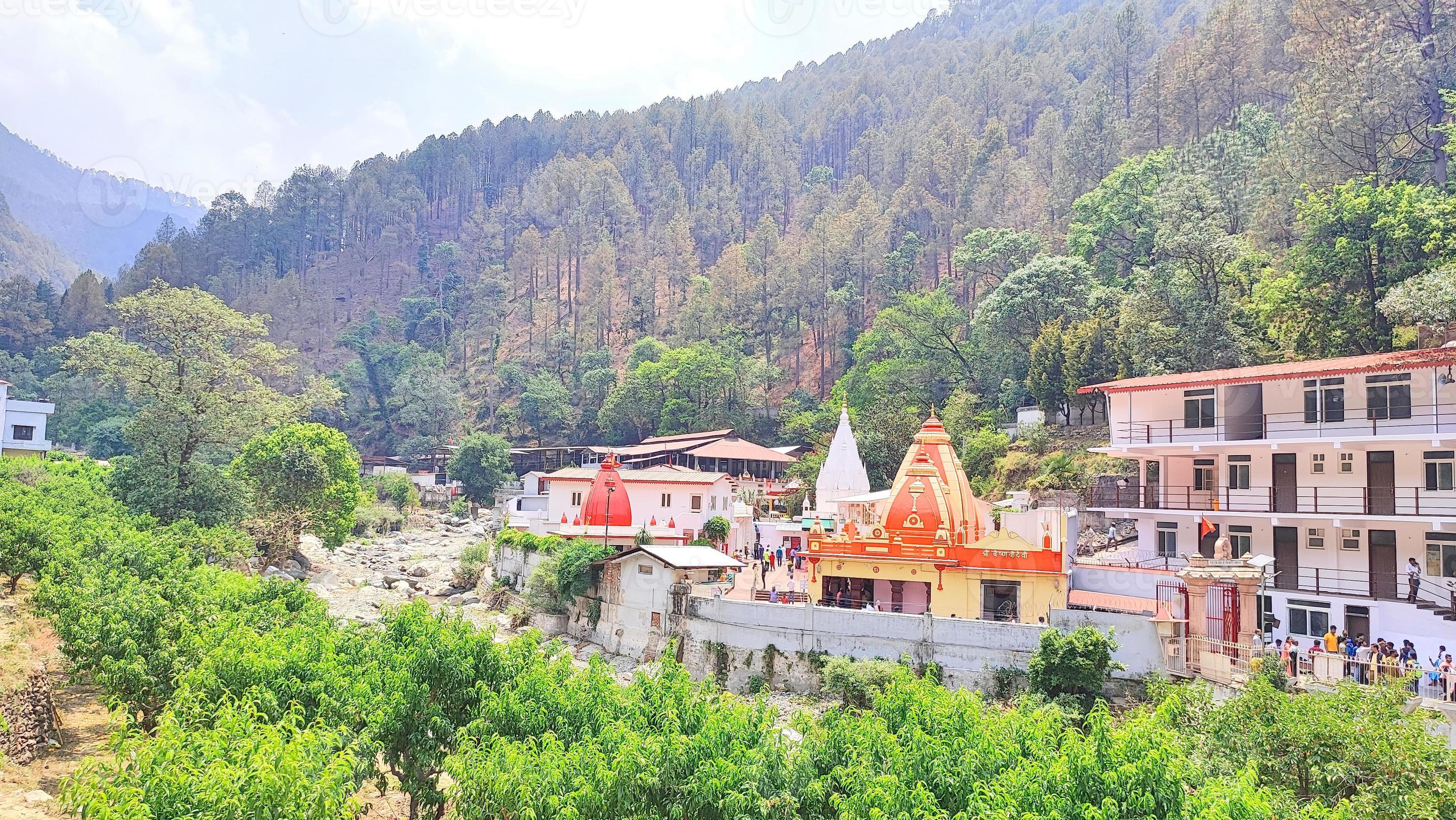 3481x1960 Kainchi Dham Uttarakhand holy temple is surrounded by hills and trees and a river flowing beside it