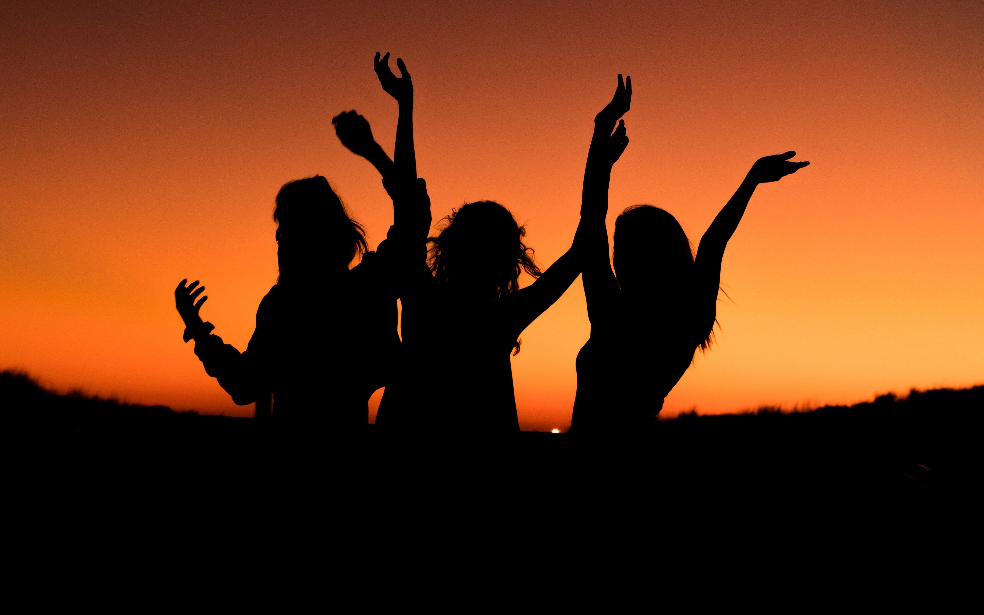3840x2400 Sunset Girls Party 4K Wallpaper
