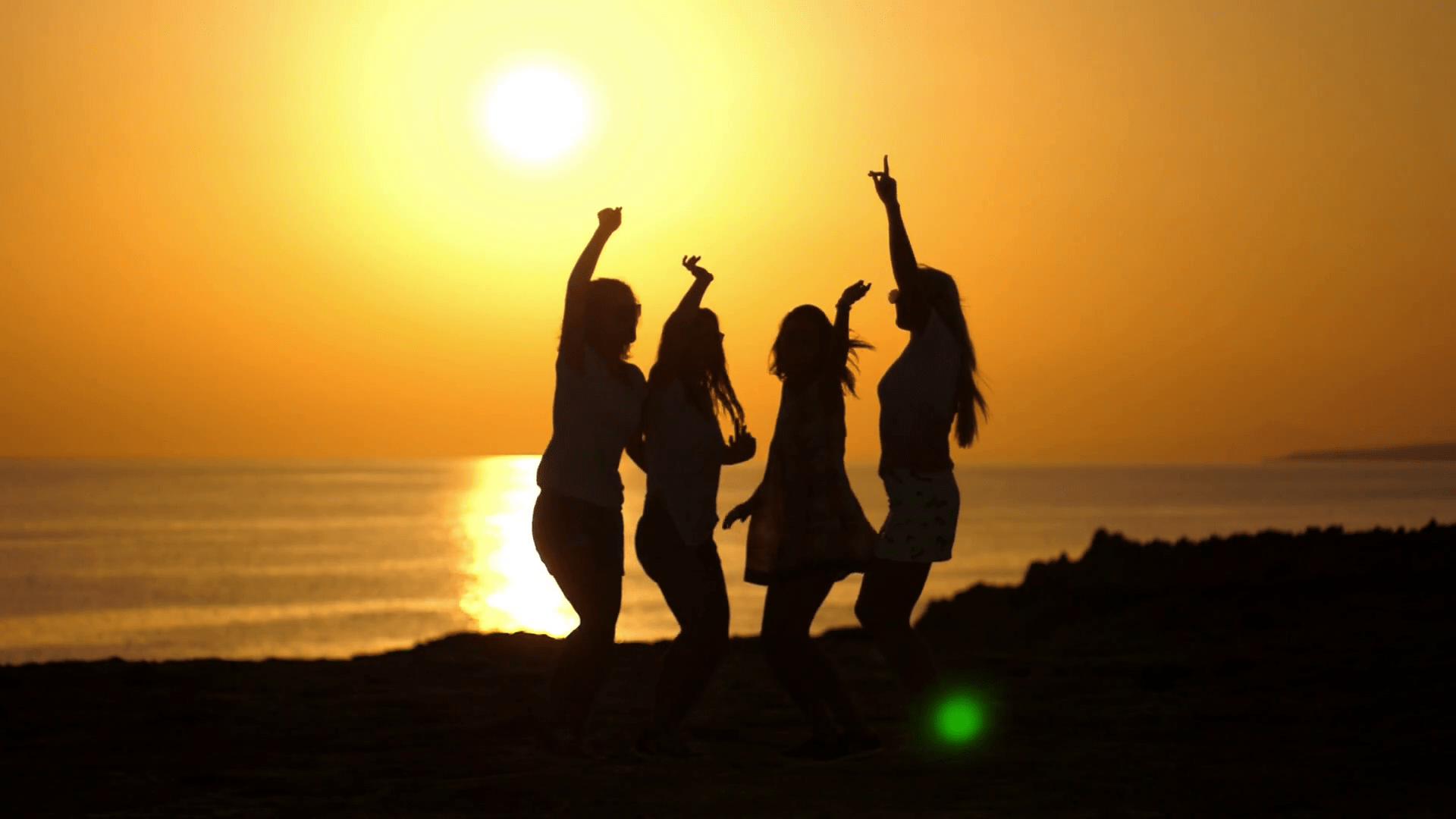 1920x1080 Silhouettes dancing at sunset. Enjoying beach party at evening sun. Party at vacation trip. Dancing at beach sunset. Tourist at sunset landscape