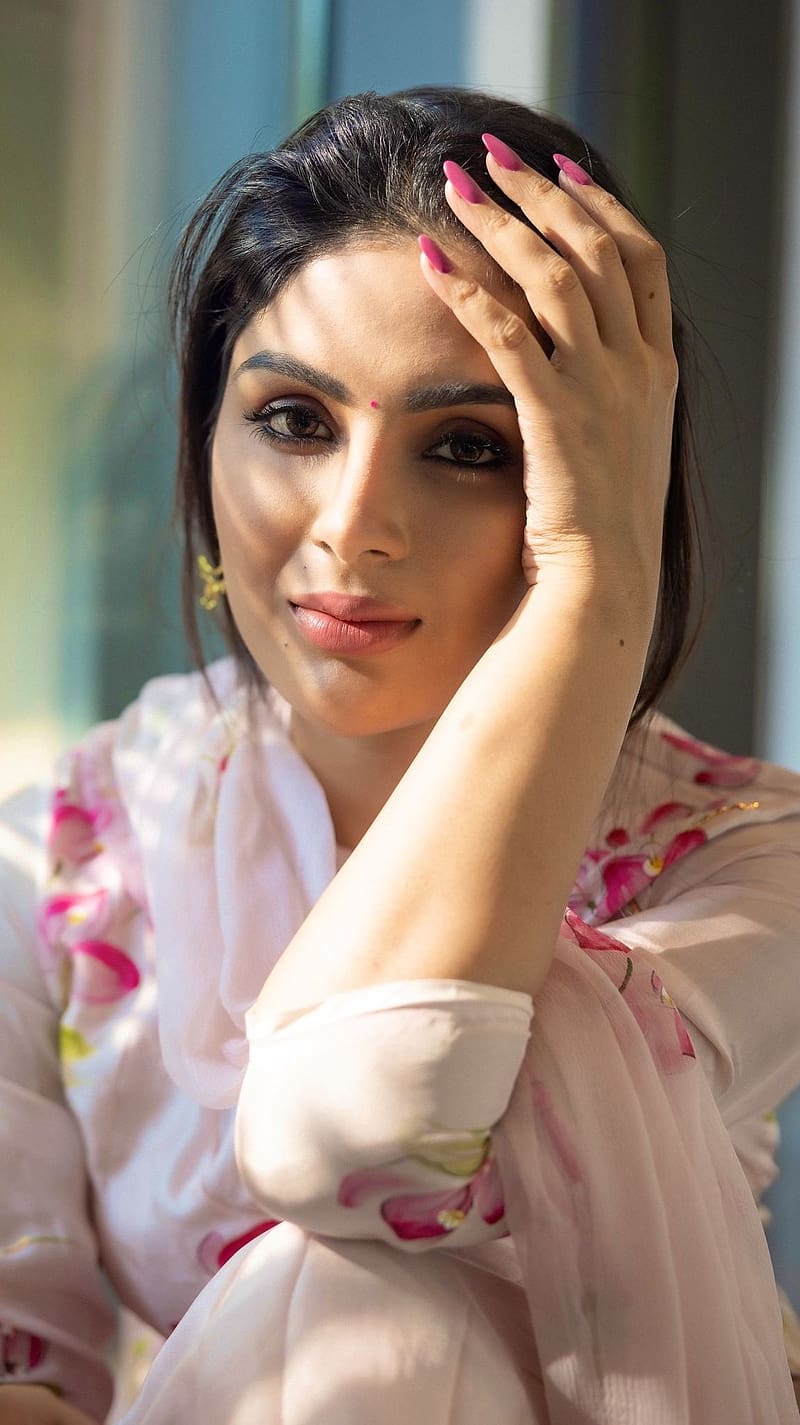 800x1425 HD samyukta menon wallpaper