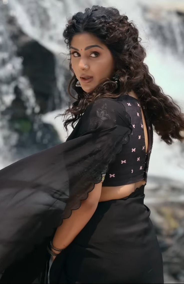 736x1133 Gautham vasudev menon wallpaper. Samyukta menon, Samyuktha viswanathan, Backless glam open back blouse