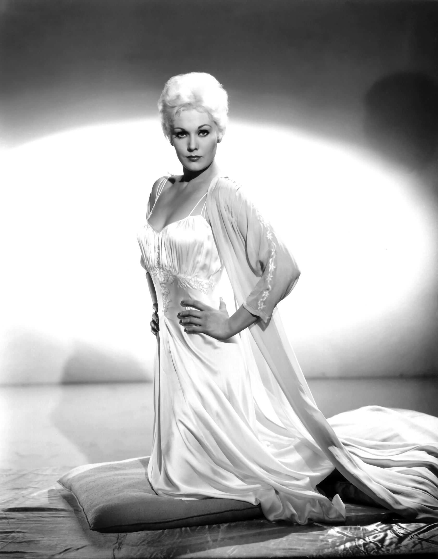 1823x2325 Kim Novak Annex