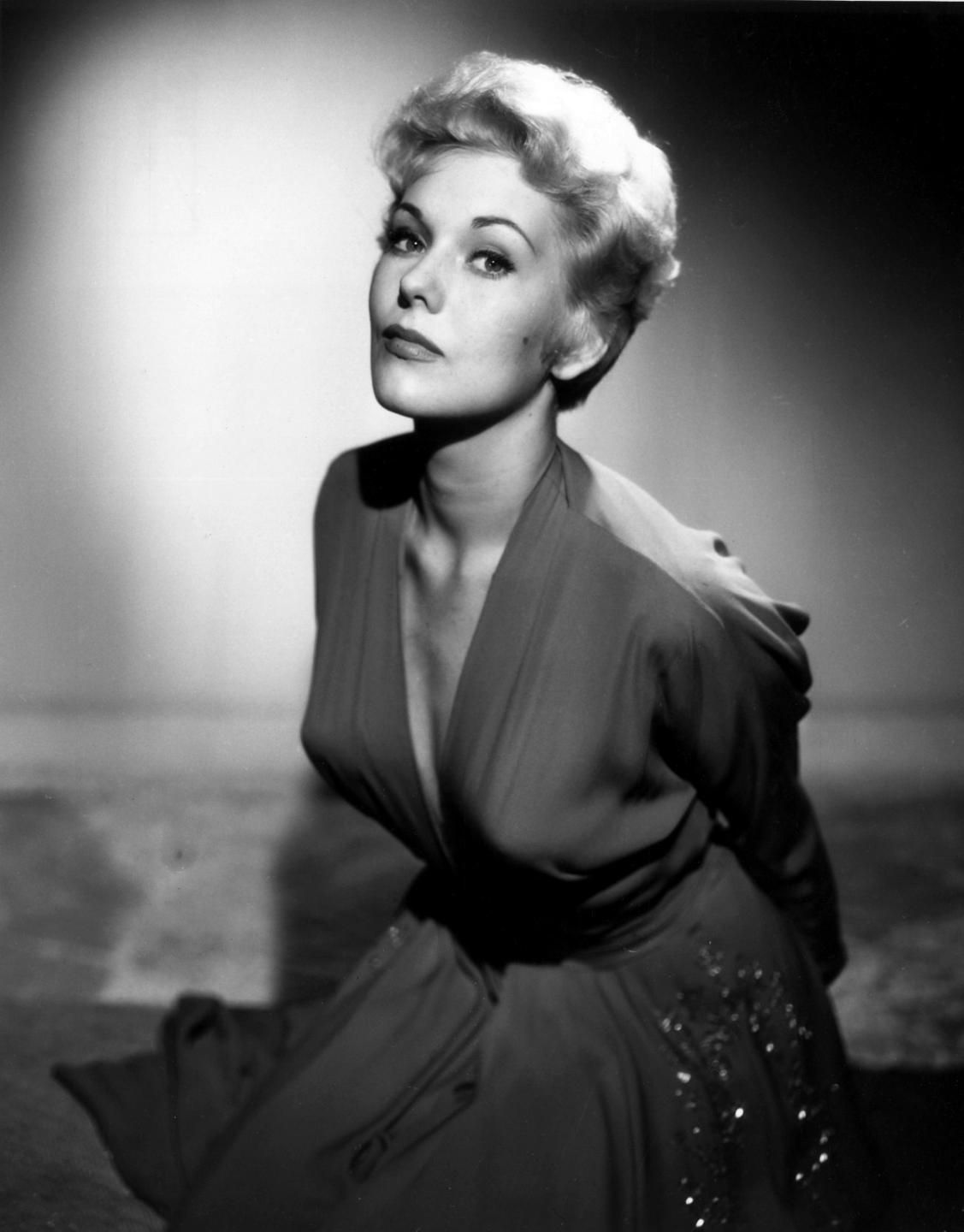 1127x1440 Kim Novak writes open letter to Oscar 'bullies': 'For days, I didn't leave the house'
