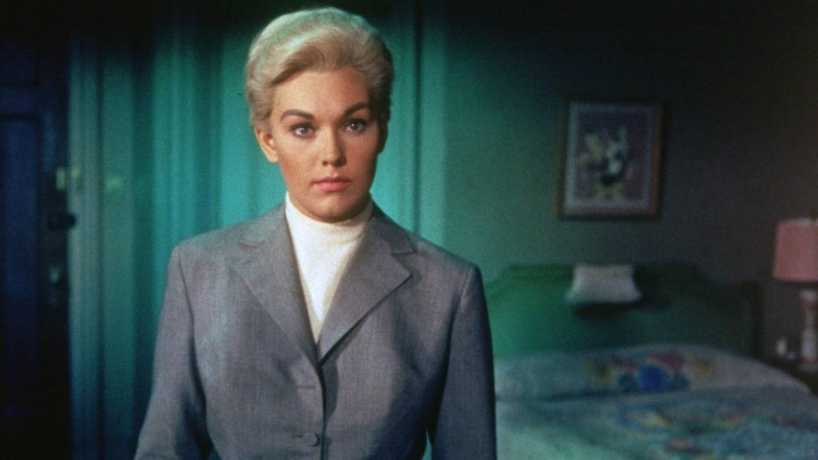 1600x900 The spiral of Kim Novak