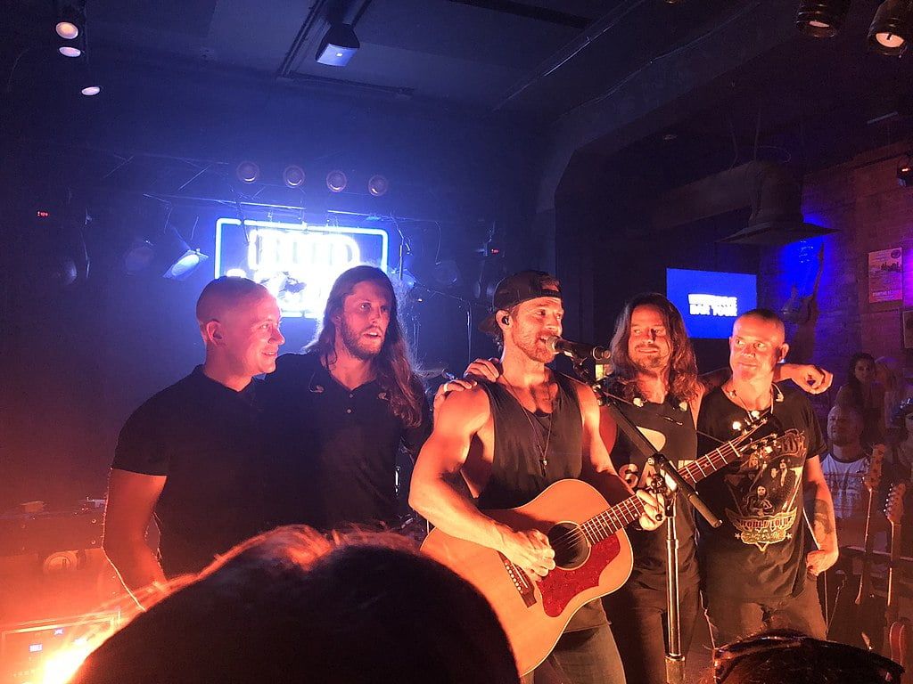 1024x768 Kip Moore