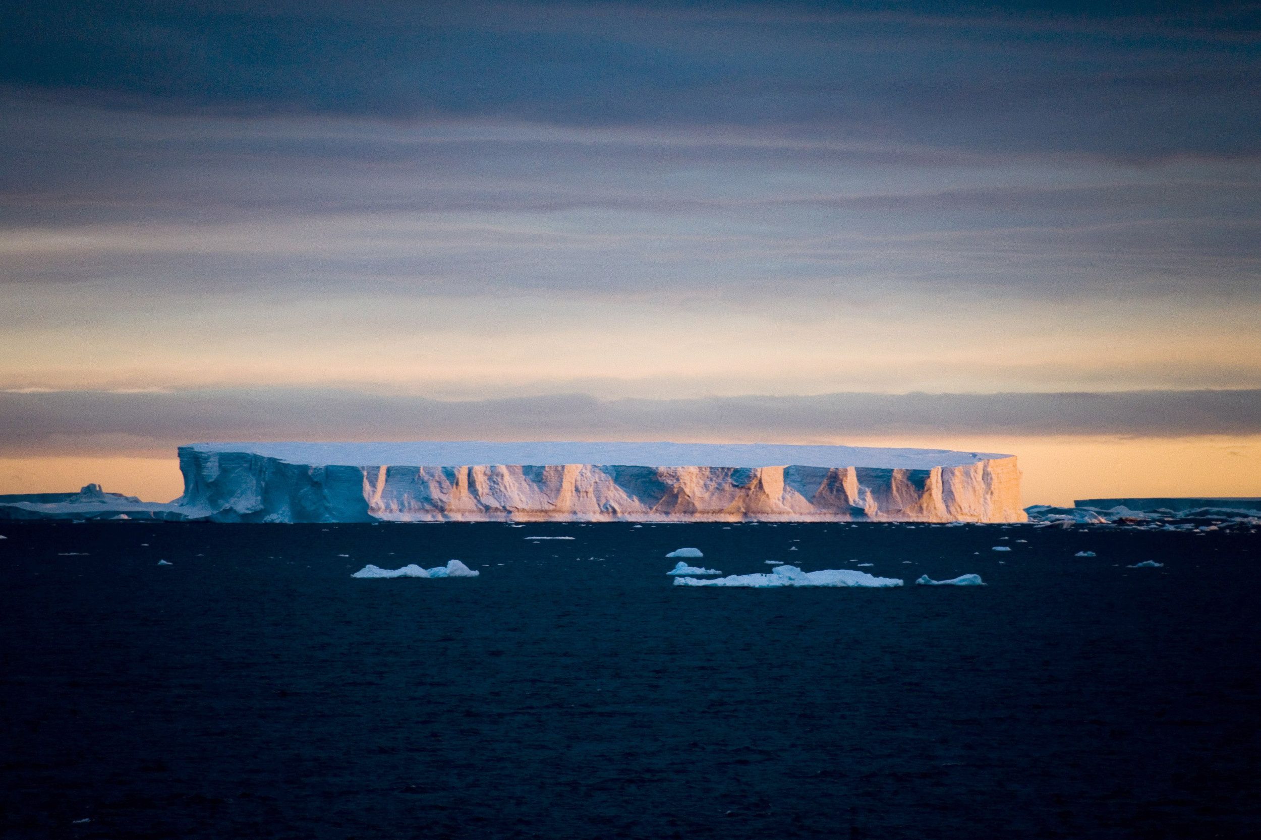 2500x1666 Southern Ocean Wallpaper