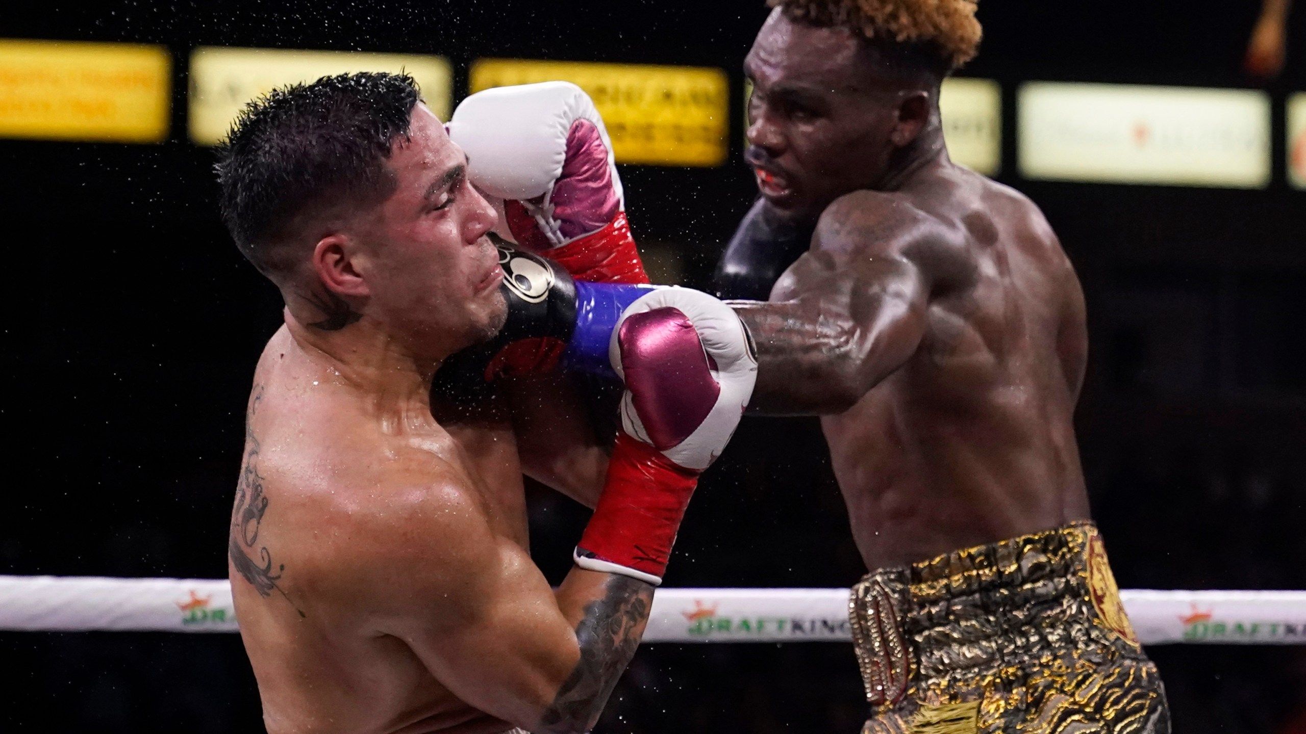 2560x1440 Jermell Charlo stops Castaño, claims 4th belt at 154 pounds. KRQE News 13