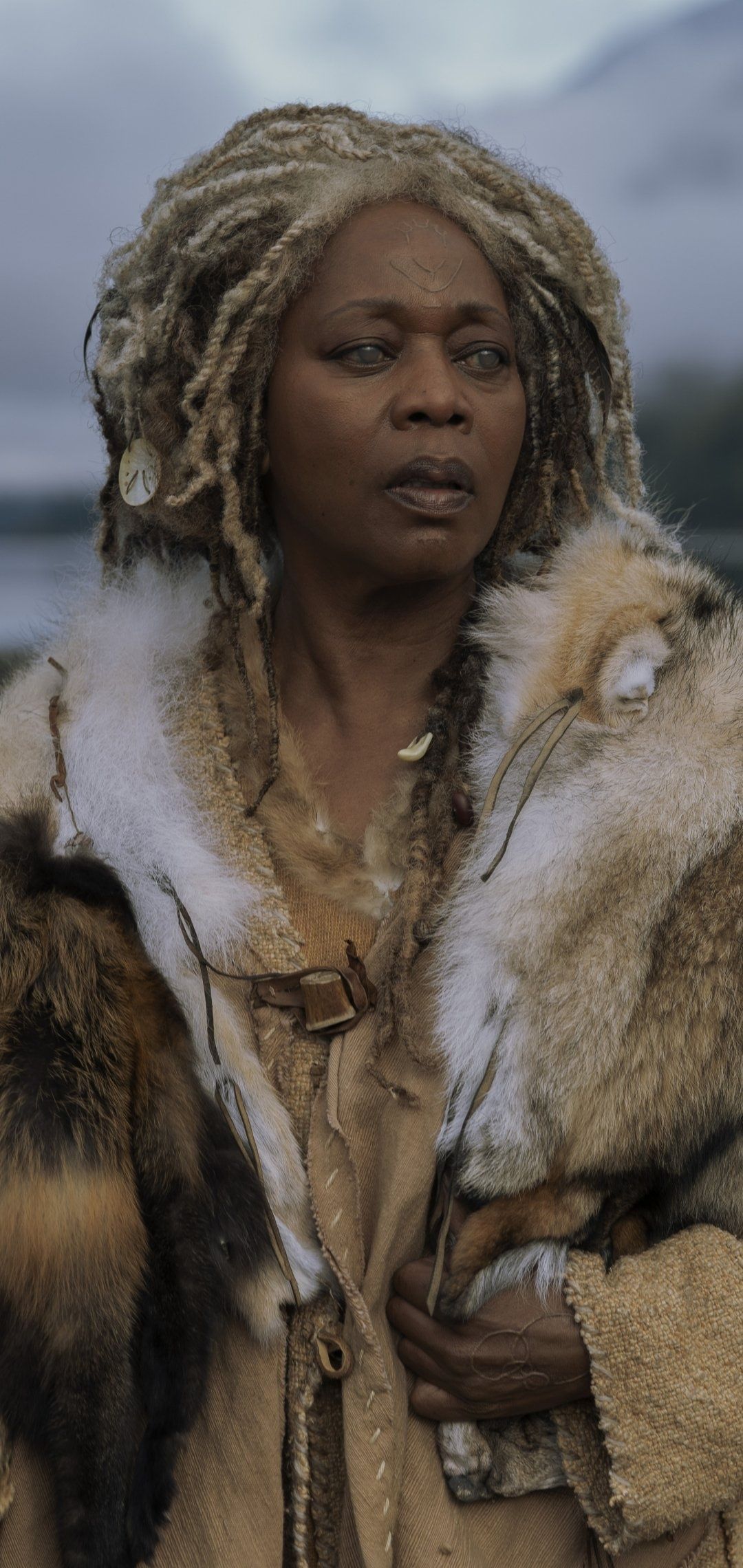1080x2280 Alfre Woodard Wallpaper