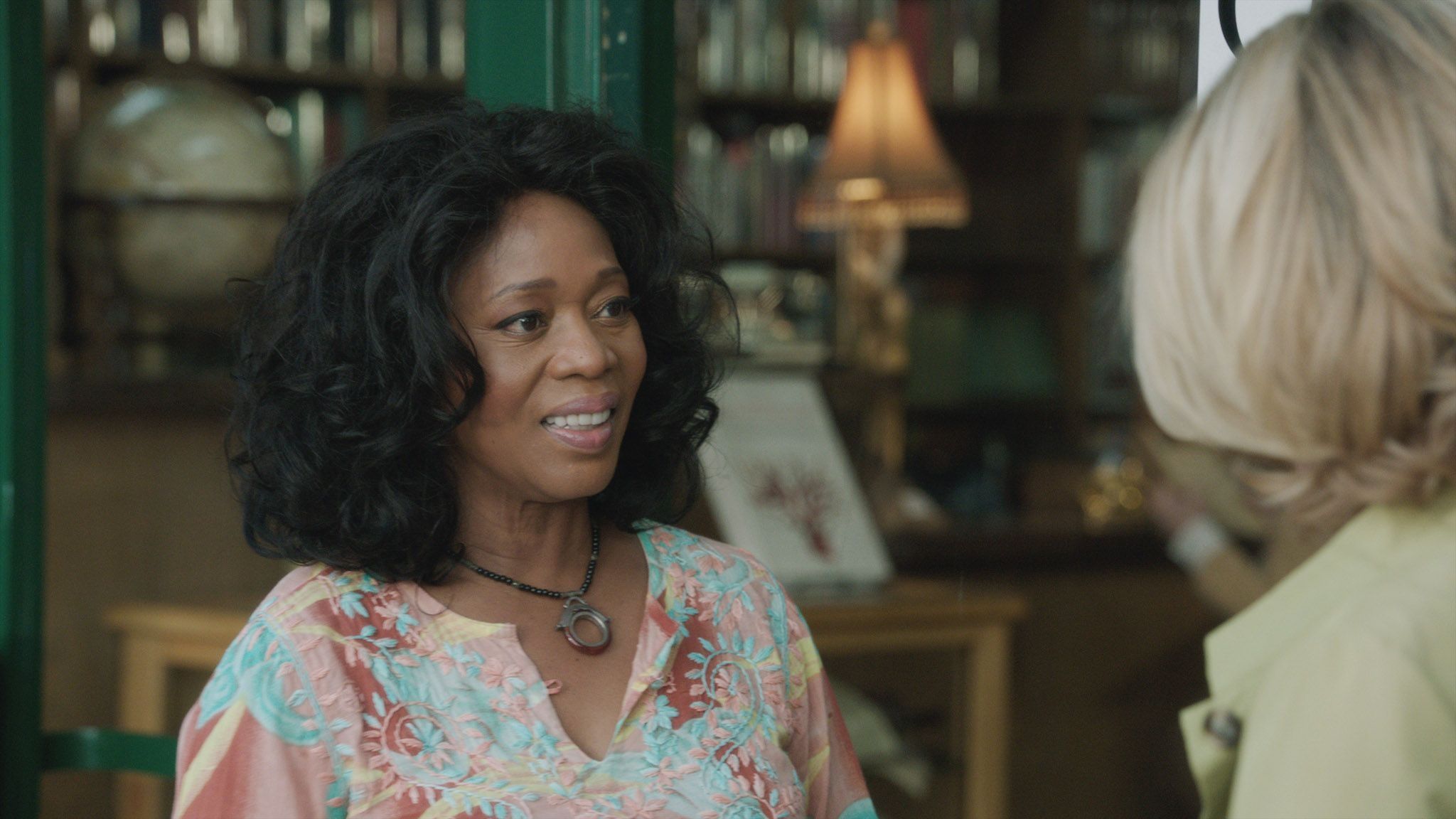 2048x1152 Alfre Woodard Wallpaper