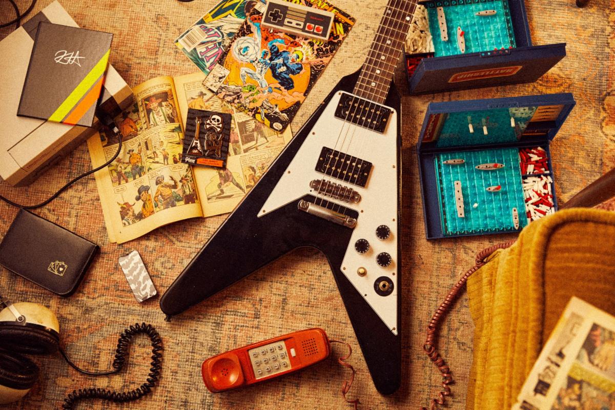 1200x800 Metallica's Kirk Hammett collaborates with Gibson on custom Flying V set