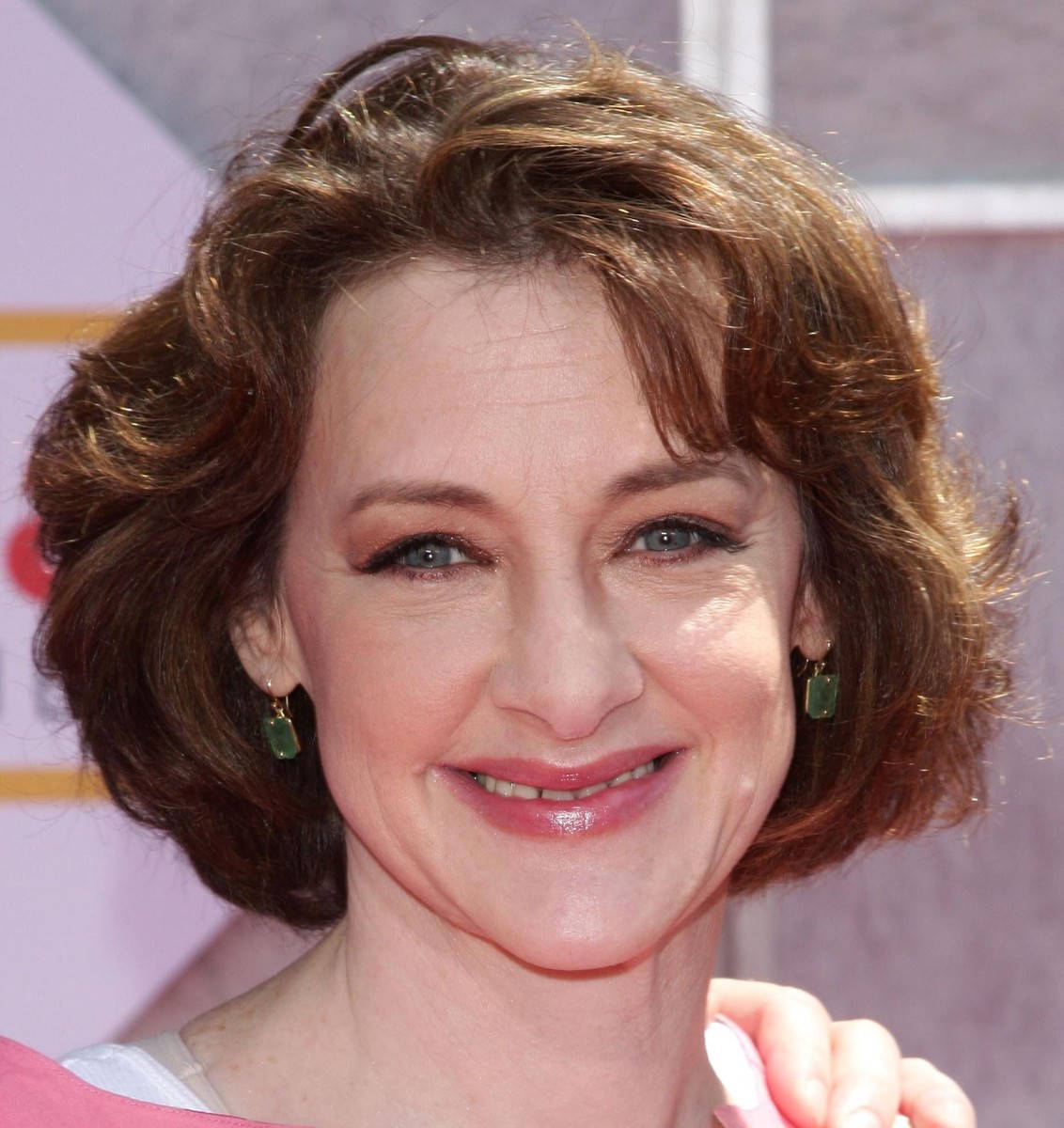 1132x1200 Download Actress Joan Cusack Pretty Smile Wallpaper