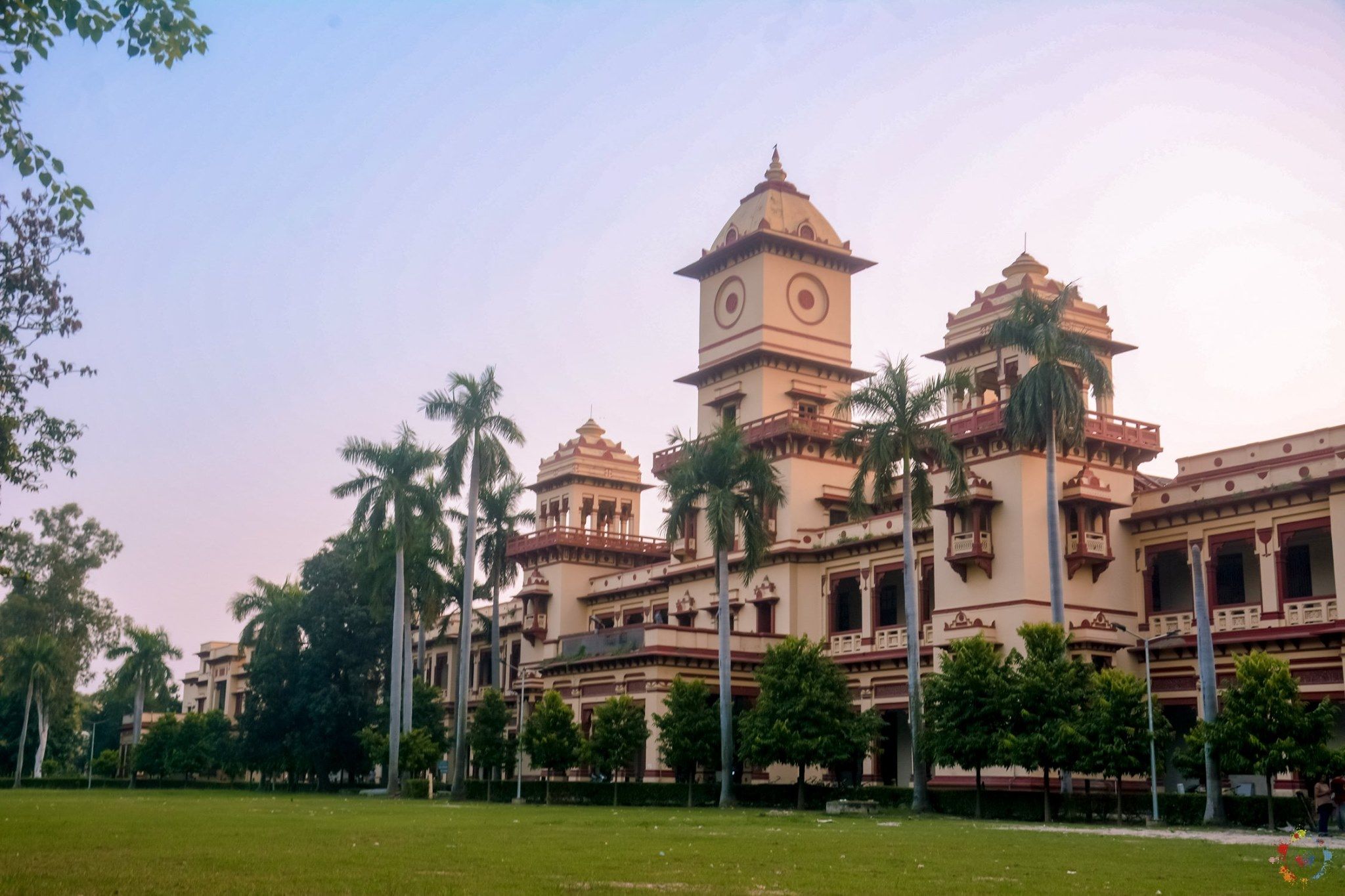 2048x1365 IIT BHU Wallpaper