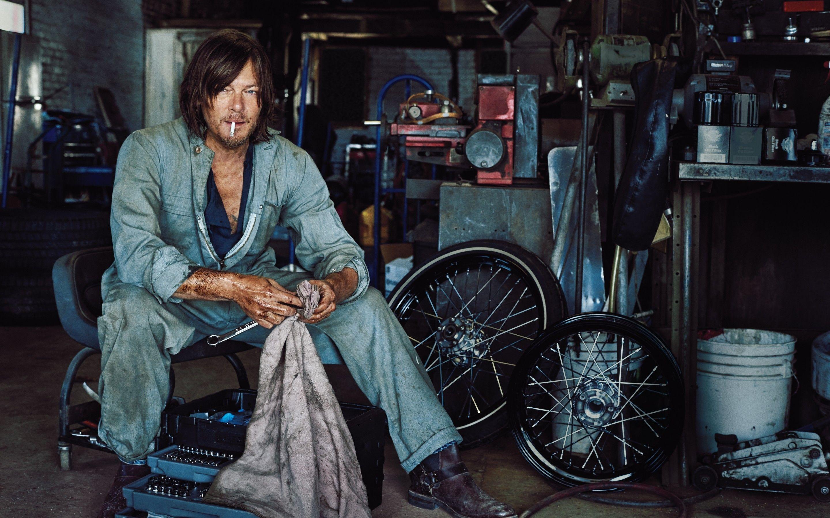 2880x1800 Download 2880x1800 Norman Reedus, Sitting, Garage, Actor, Wrench