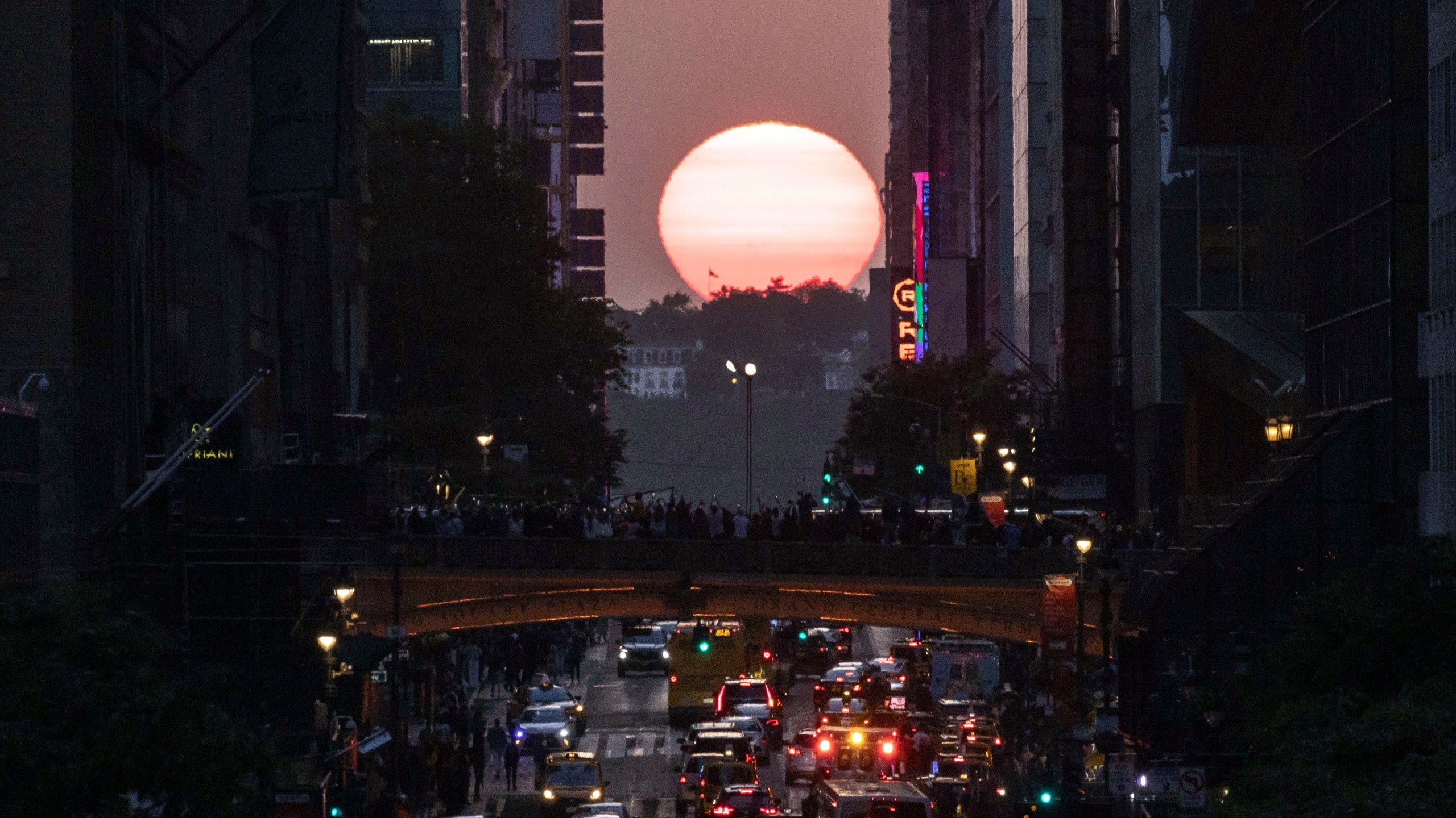 2560x1440 Manhattanhenge is a bust as clouds hide NYC sunset. Last chance this year is Thursday