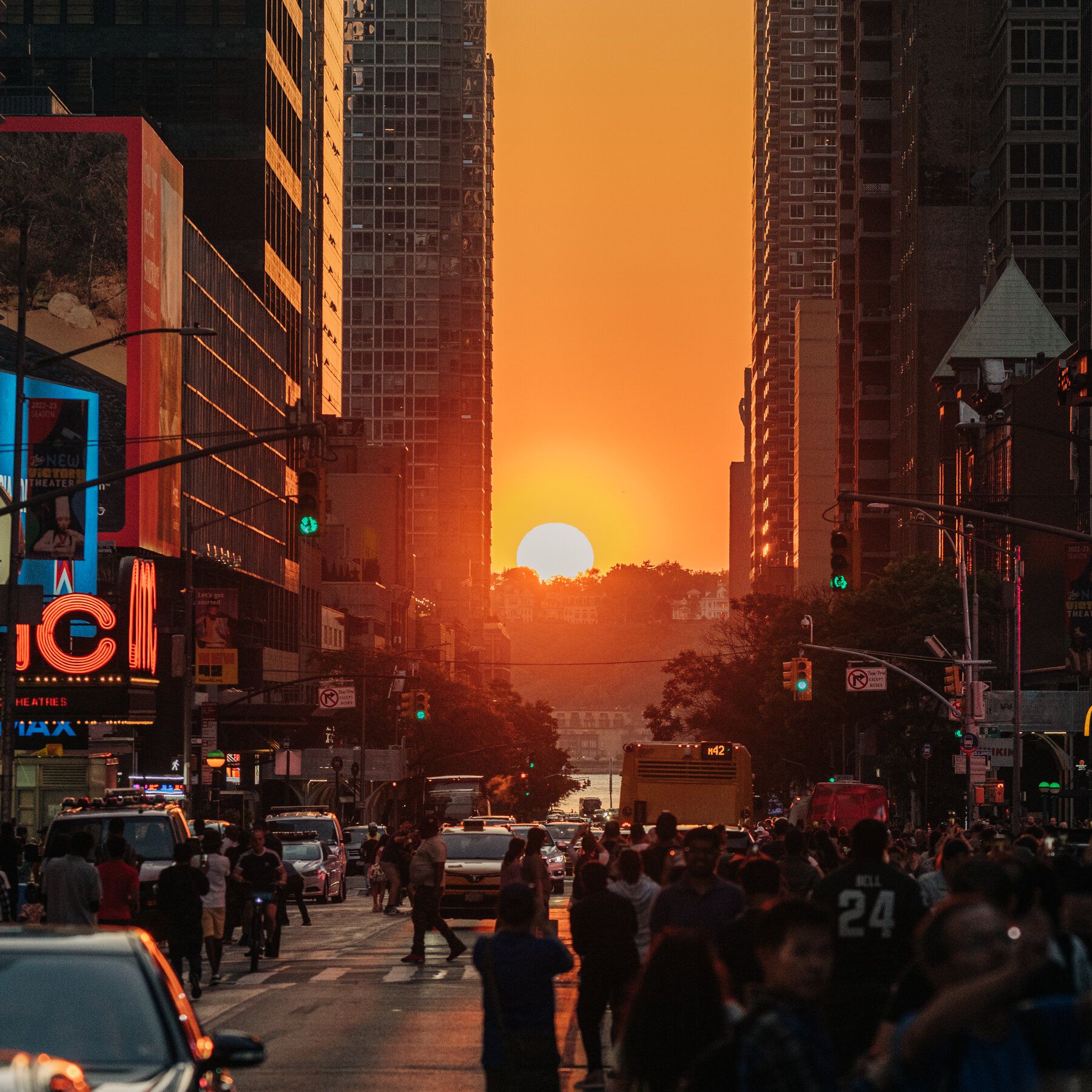 1800x1800 How and Where to Watch Manhattanhenge Tonight