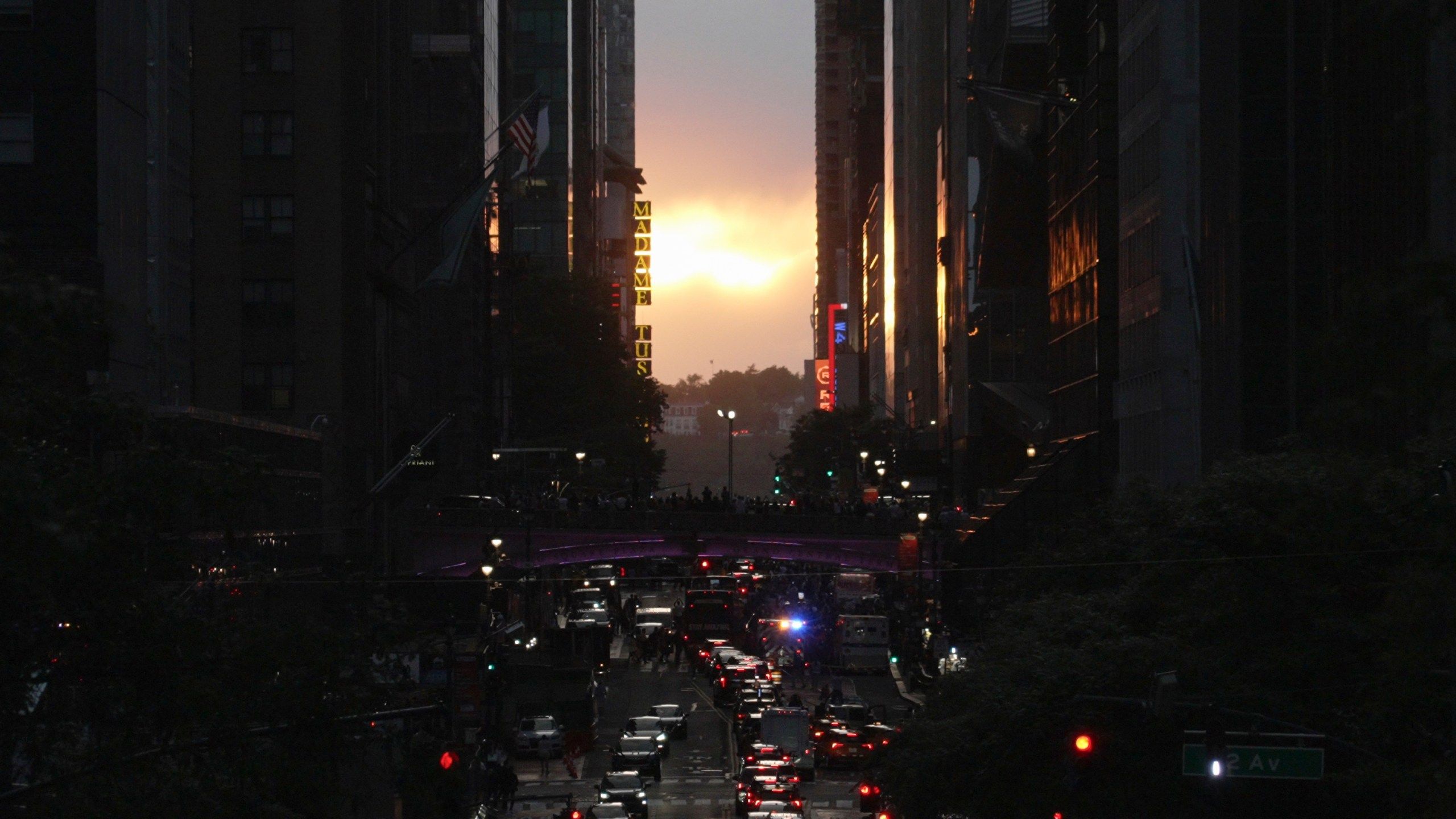 2560x1440 What is Manhattanhenge and when can you see it?