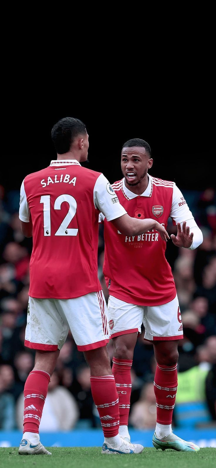736x1593 William Saliba & Gabriel Magalhães