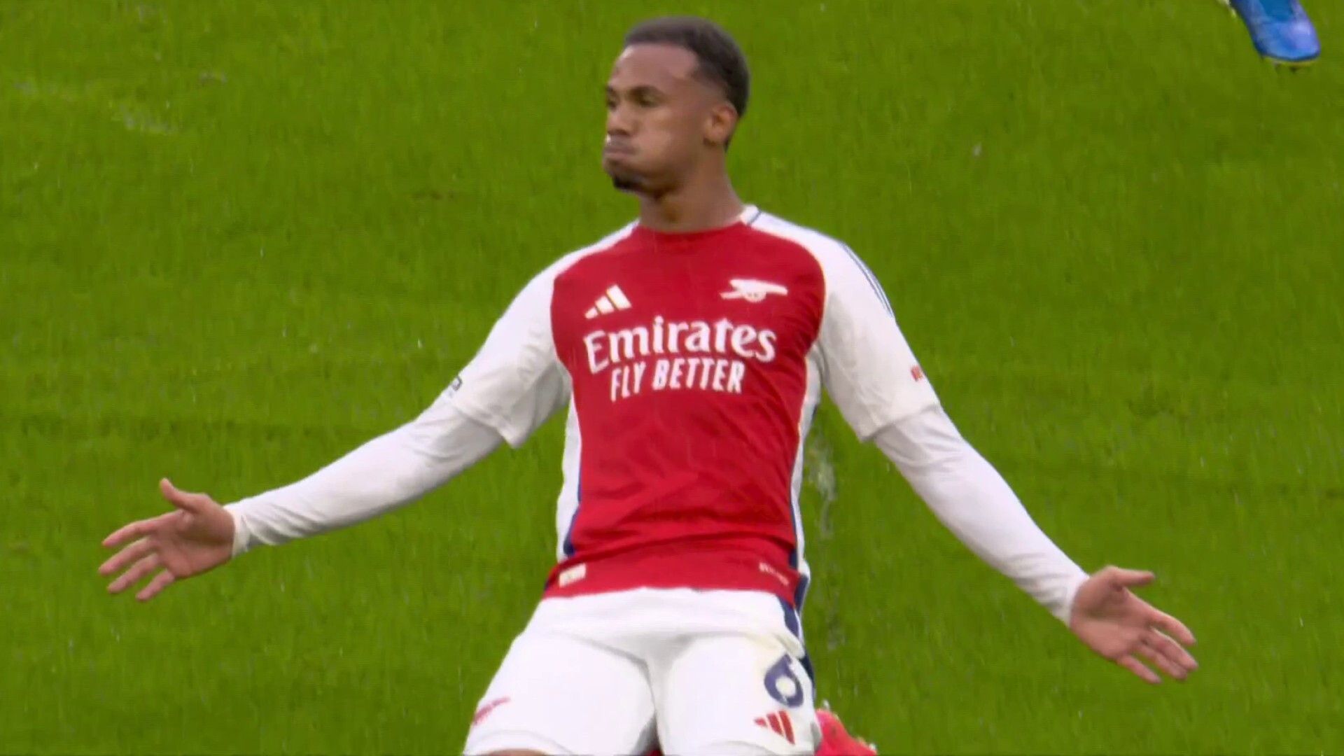 1920x1080 Gabriel's header lifts Arsenal ahead of Man City
