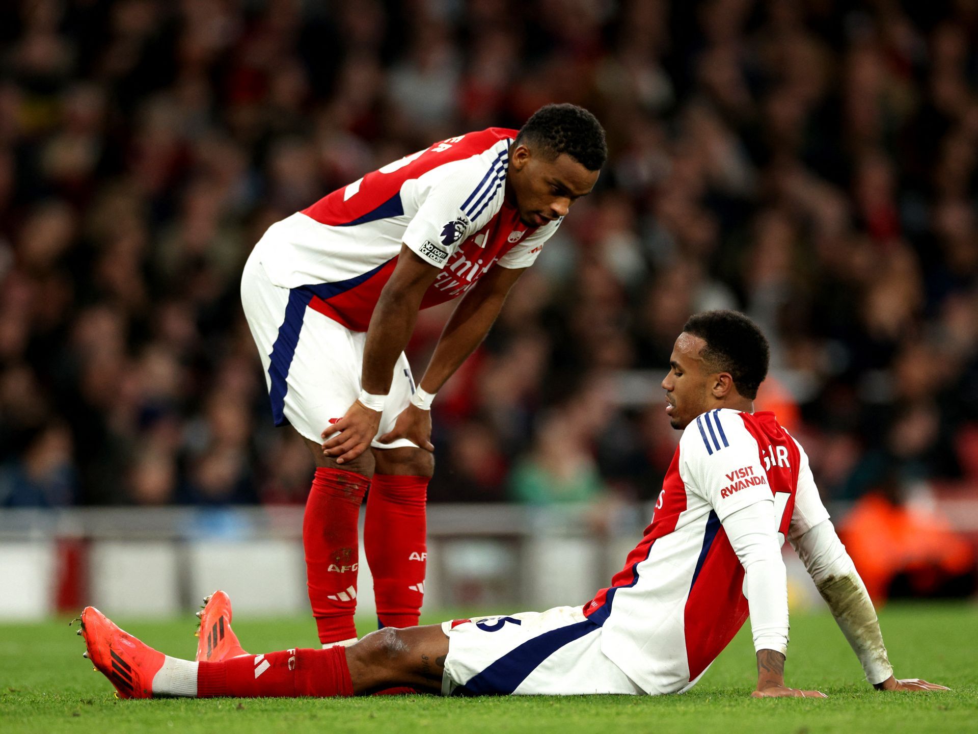 1920x1440 Huge Arsenal blow as Gabriel Magalhaes forced off in Liverpool clash to deepen defensive crisis