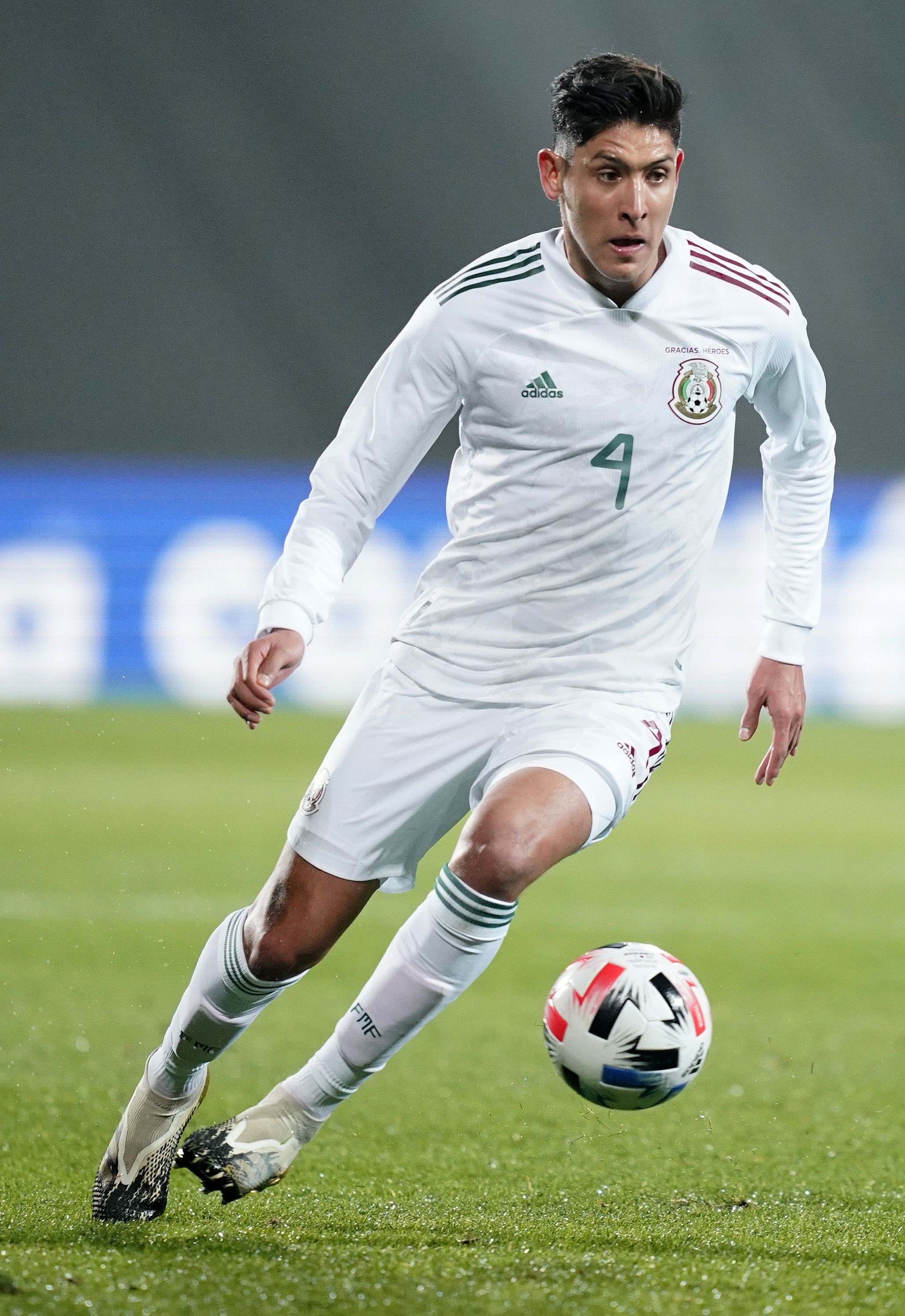 2057x2989 Edson Álvarez Explica Lo Que Siente Al Defender Los Colores Del Tri
