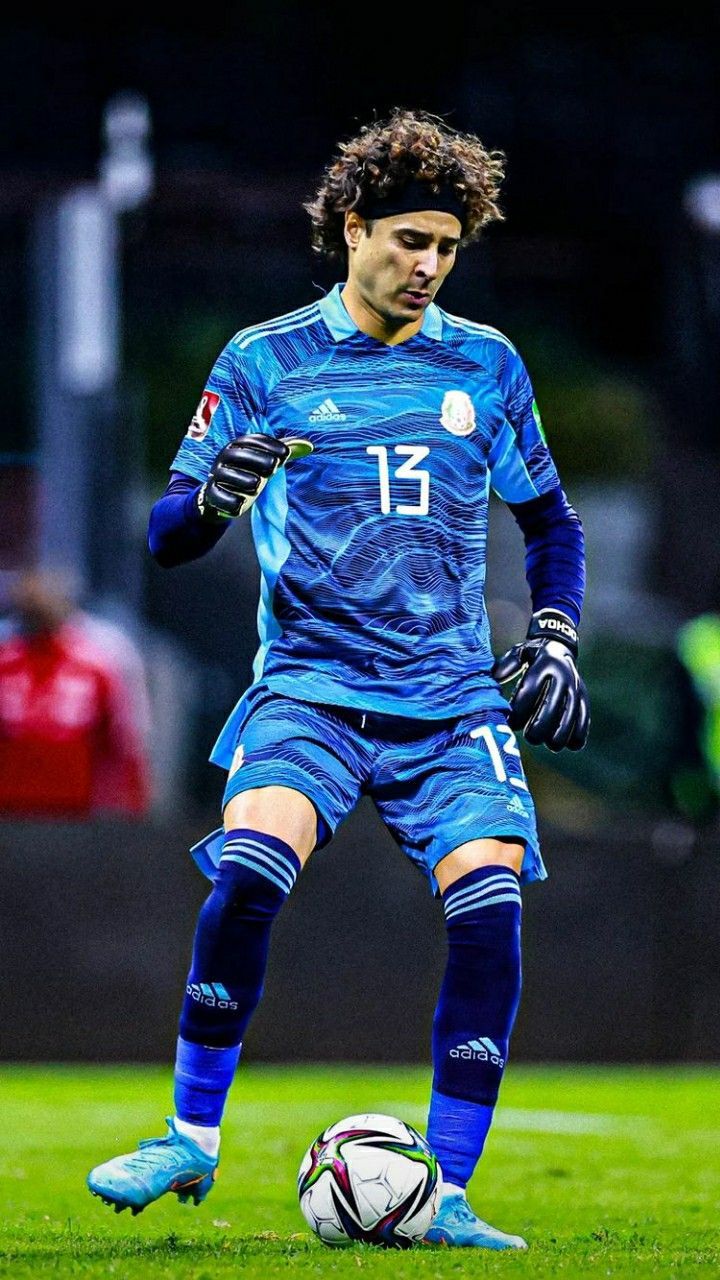 720x1280 Guillermo Ochoa