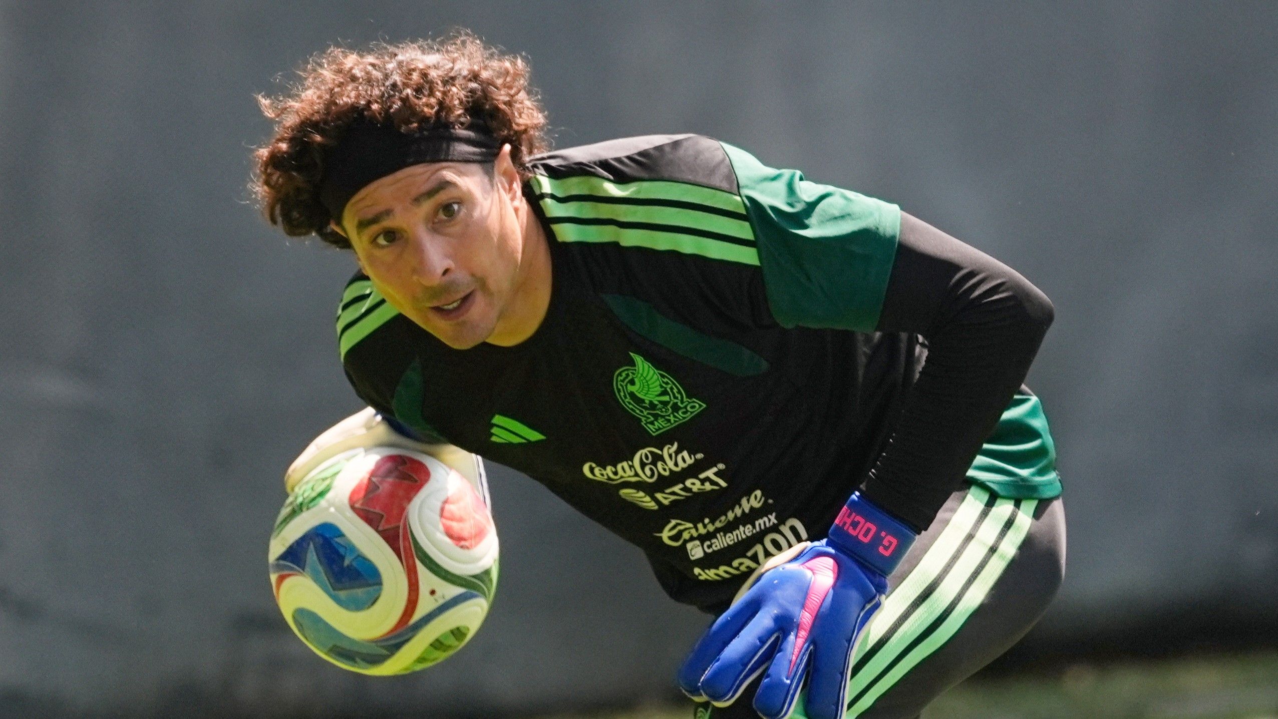 2552x1436 Guillermo 'Memo' Ochoa, Mexico goalkeeper, eyes an emotional farewell after the World Cup Los Angeles