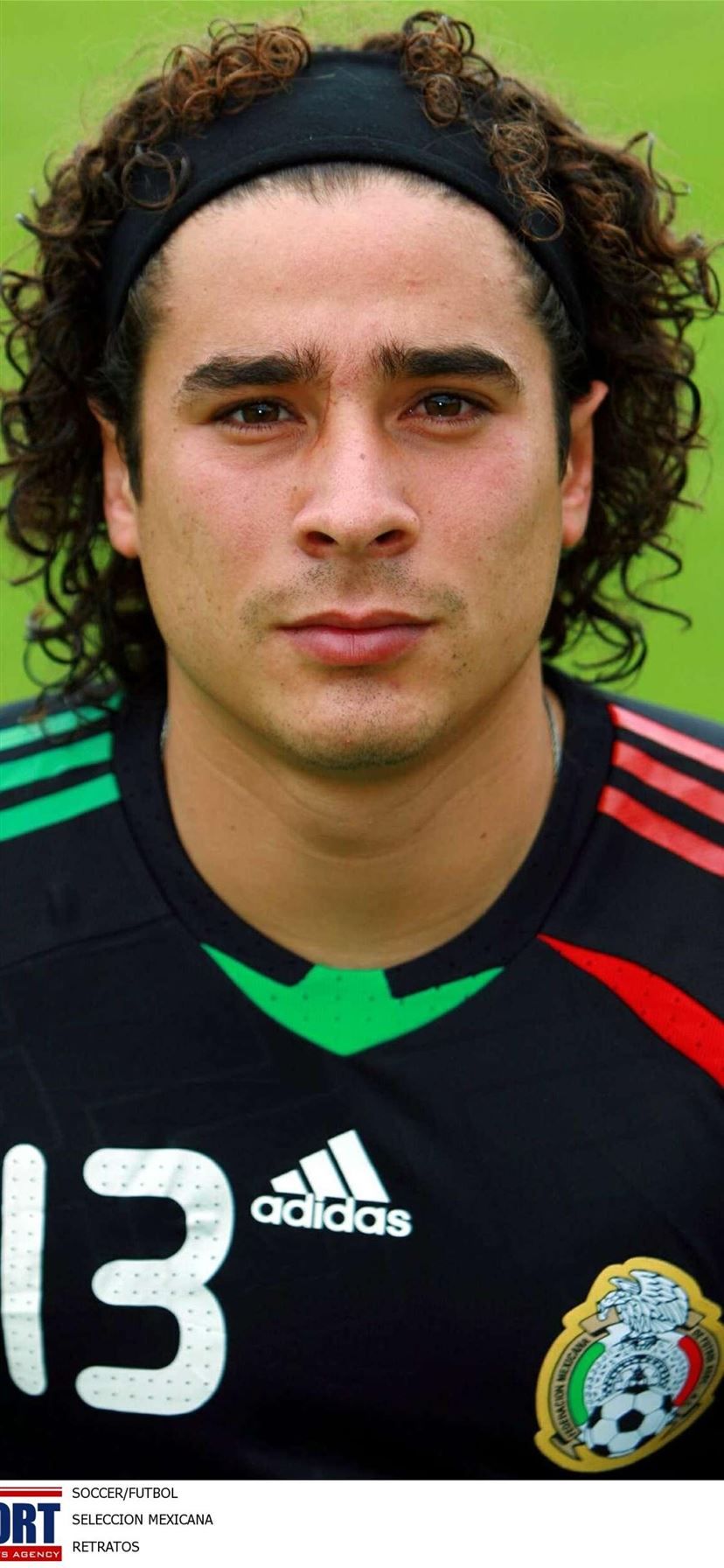 828x1792 Guillermo Ochoa on afari iPhone 11 Wallpaper Free Download