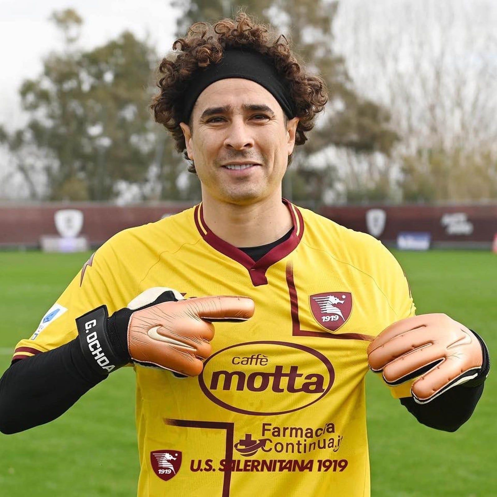 1600x1600 Mexico Goalkeeper Guillermo Ochoa Signs for Serie A Side Salernitana