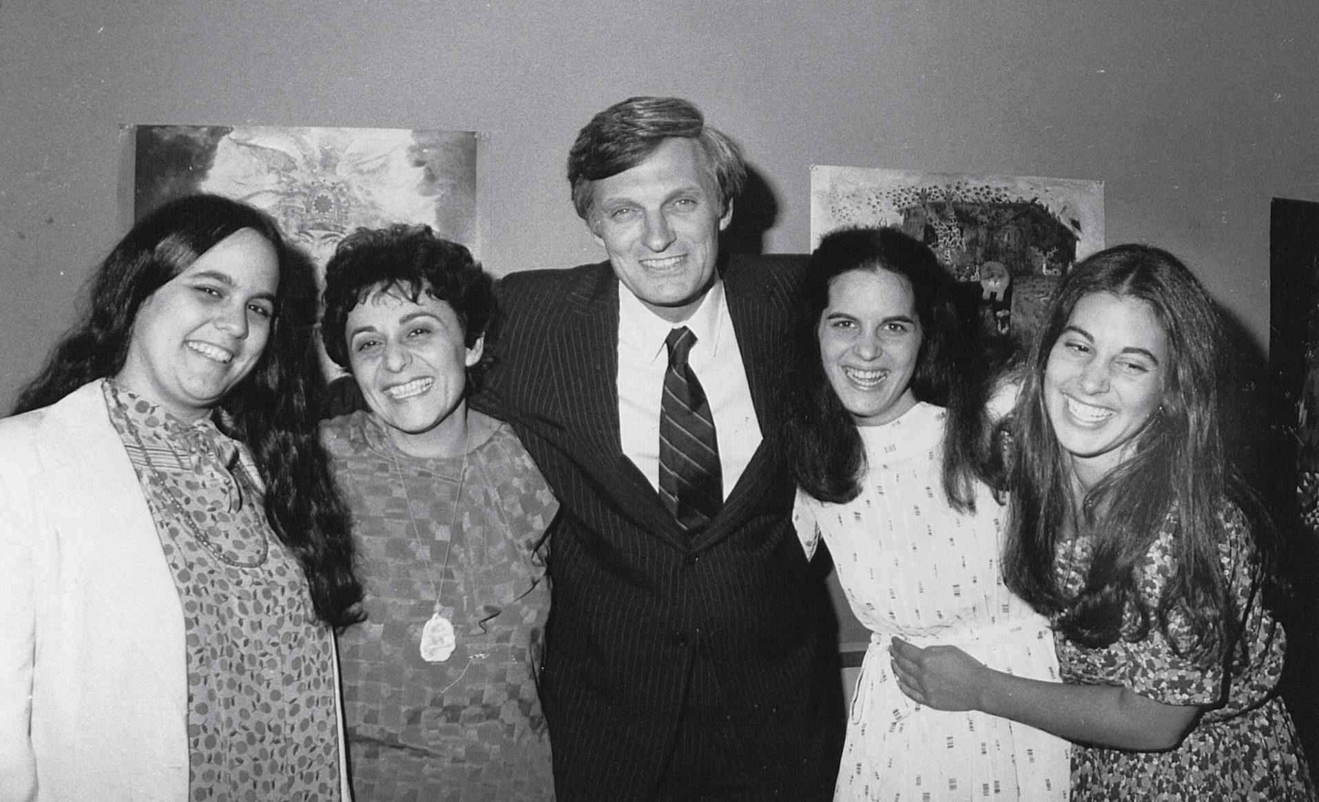 1915x1165 Alan Alda's Life in Photo, from a Young Actor to Emmy Winning Actor and Beyond