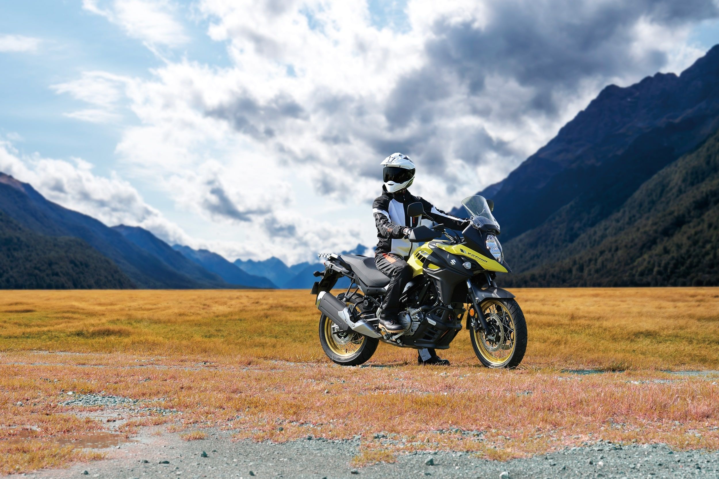 2500x1667 Suzuki V Strom 650 Wallpaper