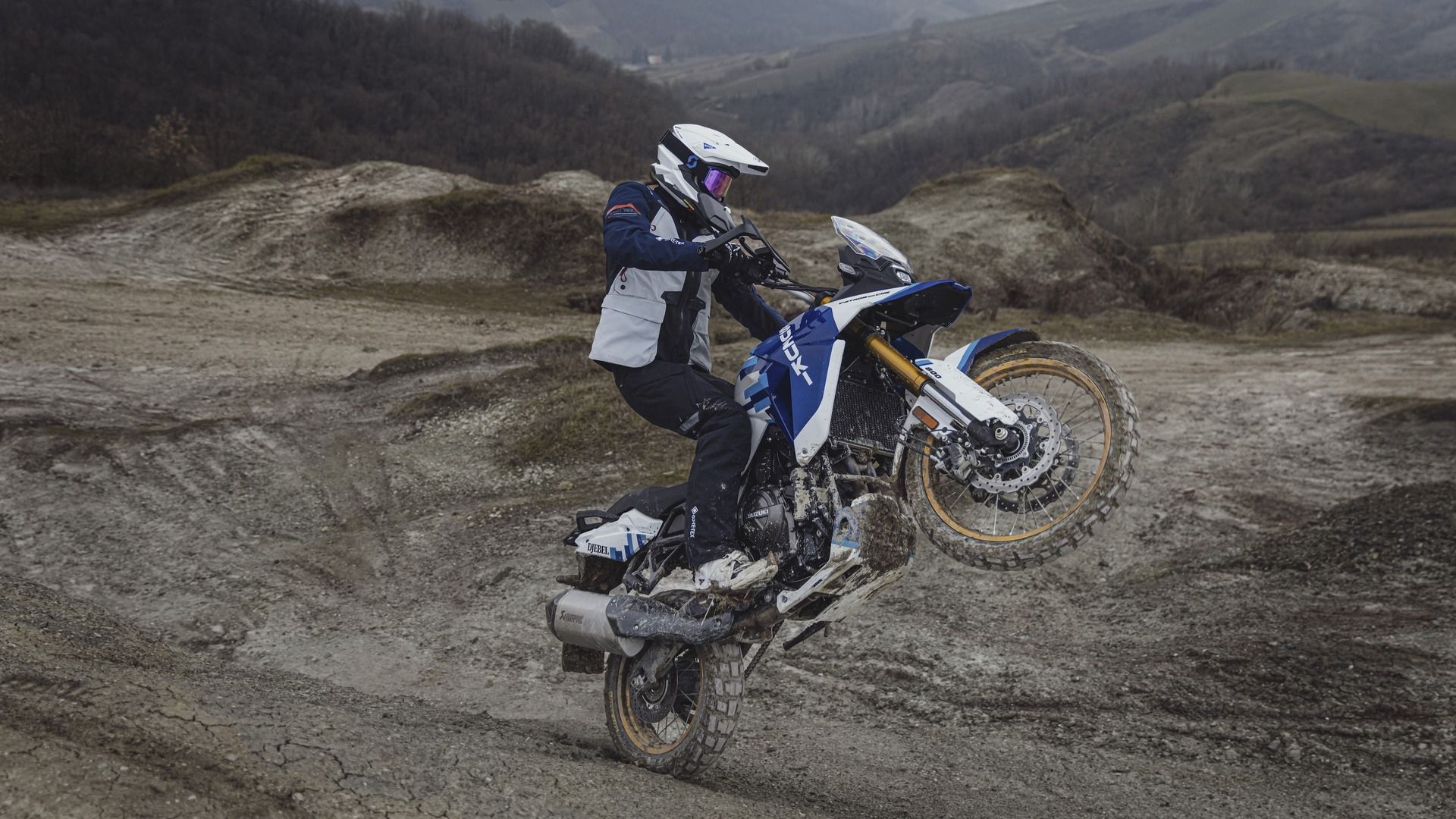 1920x1080 Live Your Dakar Dreams With The Suzuki V Strom 800DE Djebel Edition