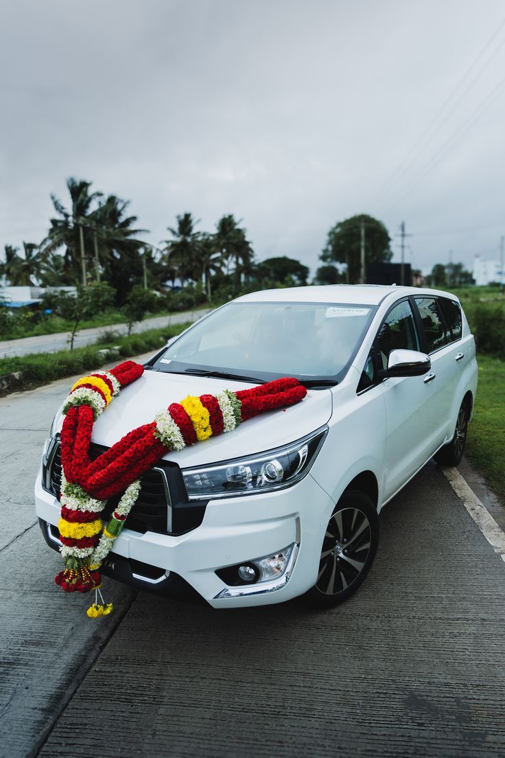 736x1104 Toyota Innova car delivery