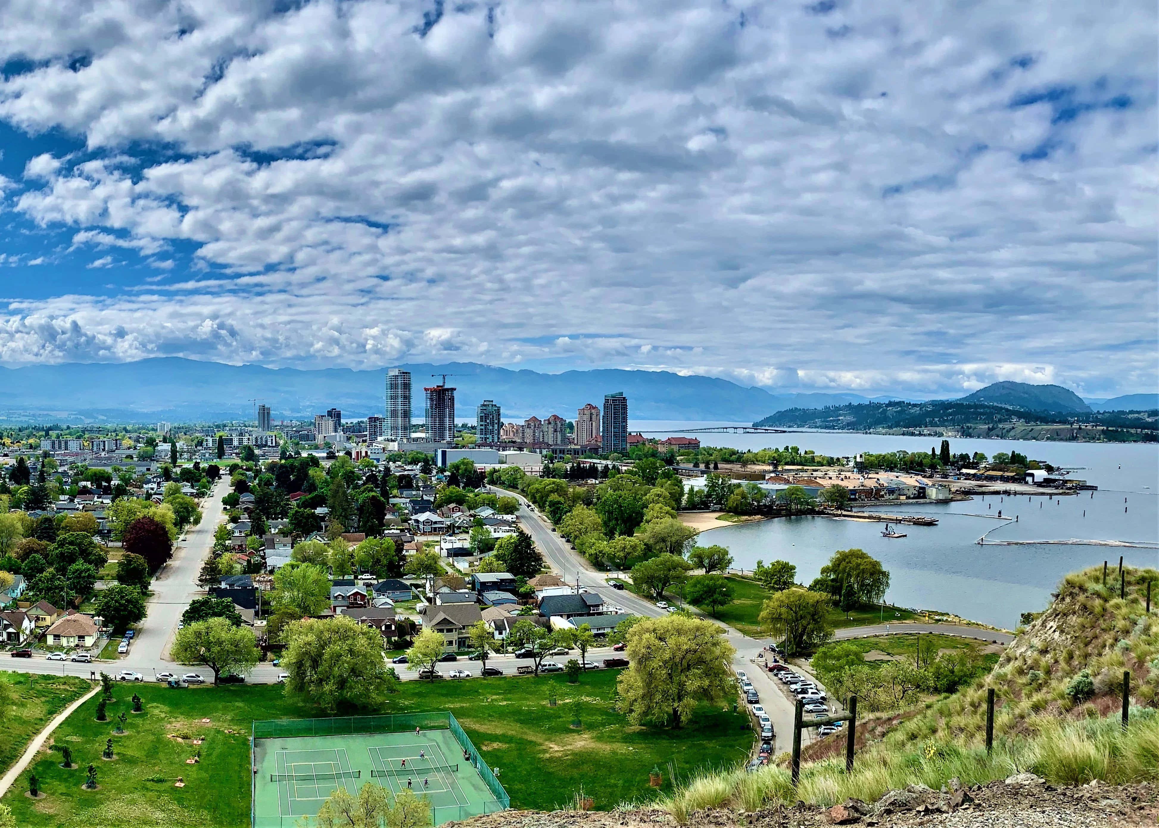 3892x2780 Download The Breathtaking Beauty Of Kelowna, British Columbia Wallpaper