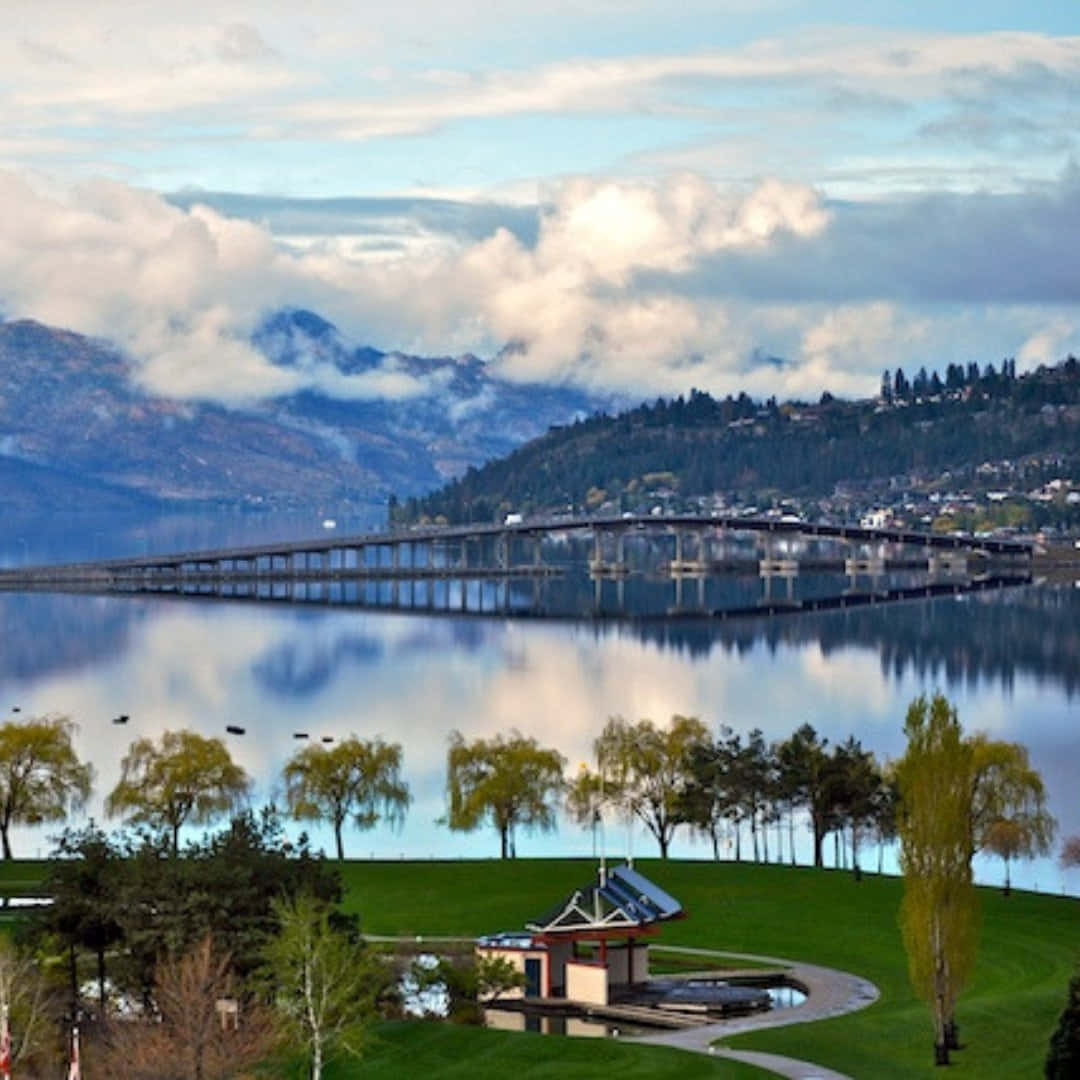 1080x1080 Download Stunning Sunset Over The Okanagan Lake In Kelowna Wallpaper