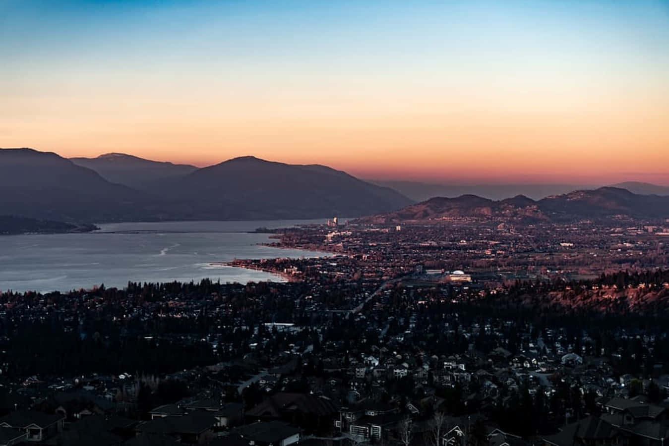 1349x900 Download Caption: Scenic Landscape Of Kelowna During Sunset Wallpaper
