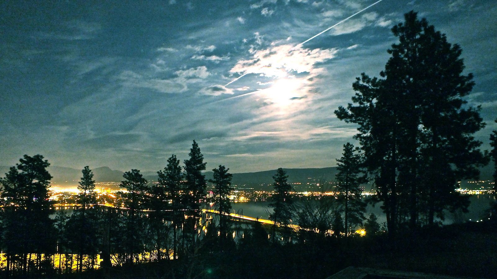 1600x900 Full Moon Over Kelowna. Some shots for my Kelowna set. I us