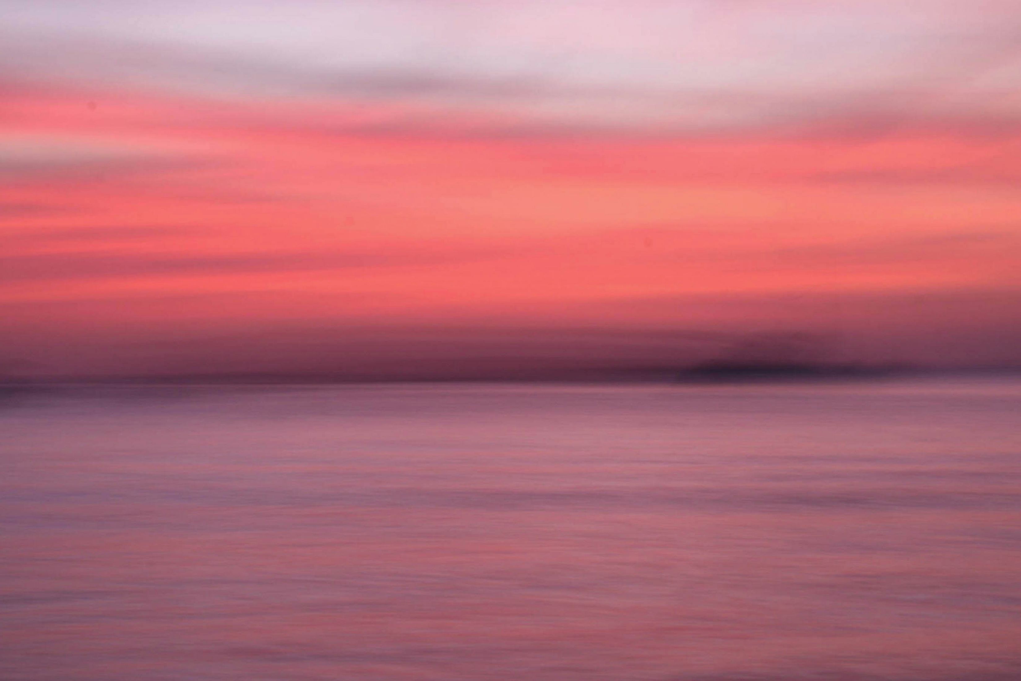 3300x2200 Blurry Orange Warm Sunset Over The Ocean 4K