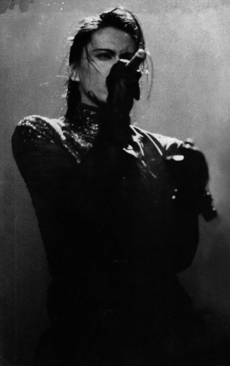 736x1172 Buck Tick Atsushi Sakurai