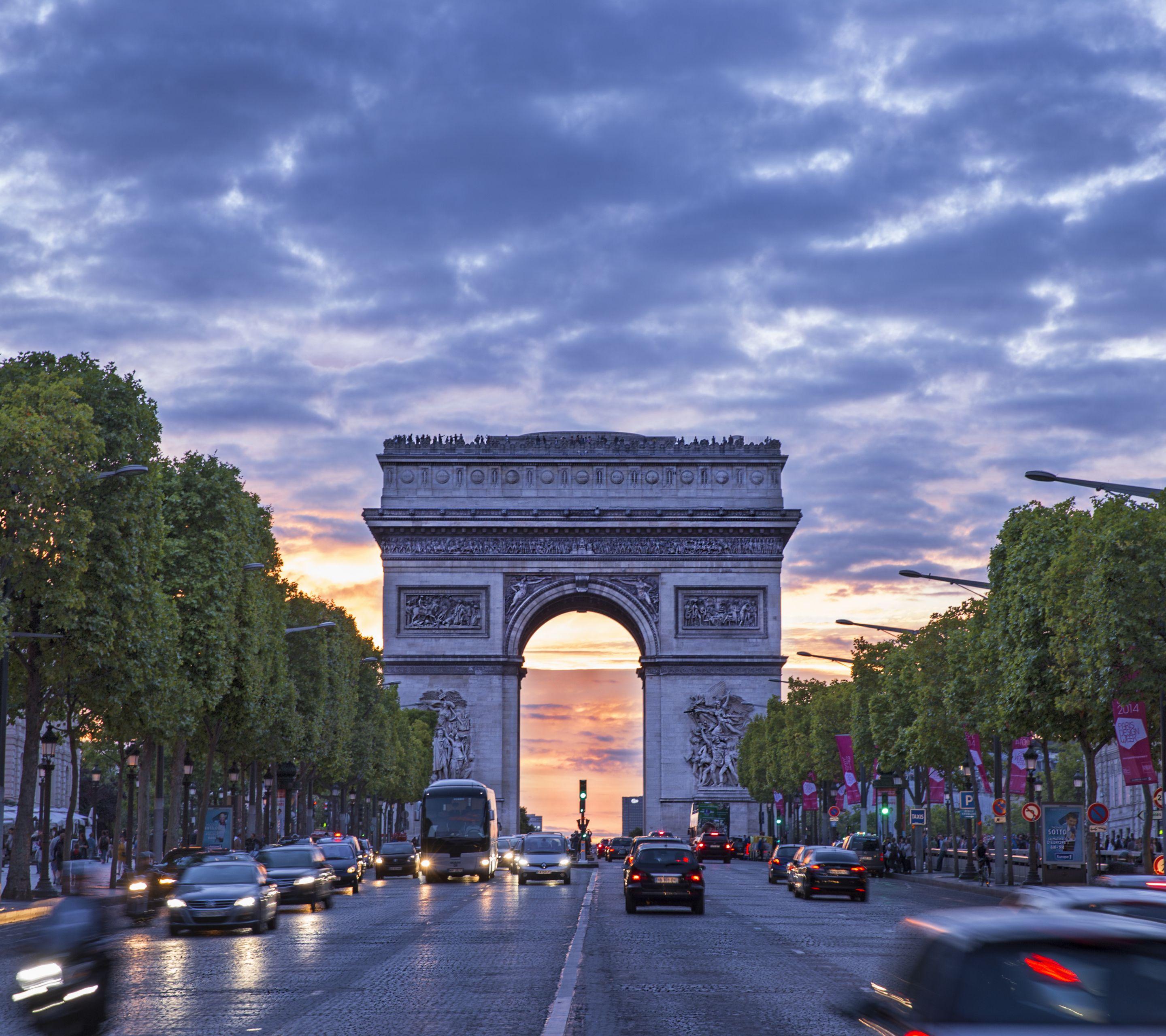 Арка кинопоиск. Триумфальная арка Париж. Триумфальная арка (Франция). Париж Елисейские поля и Триумфальная арка. Триумфальная арка Париж экскурсии.