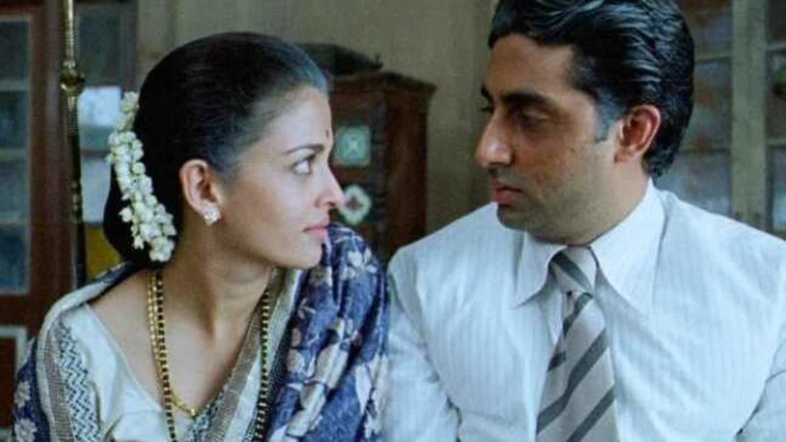 1600x900 Aishwarya Rai shares pics with Abhishek Bachchan from Guru premiere in clicked hours before he proposed to her