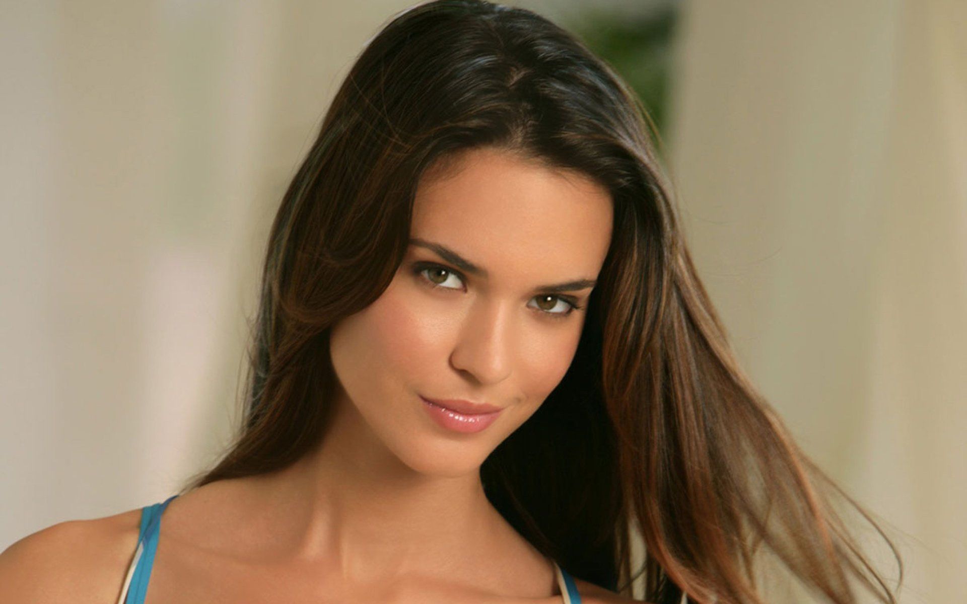 1920x1200 Odette Annable: Stunning HD Wallpaper of a Talented American Actressx1600