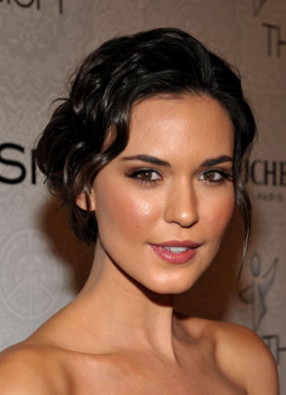 1000x1379 Odette Annable