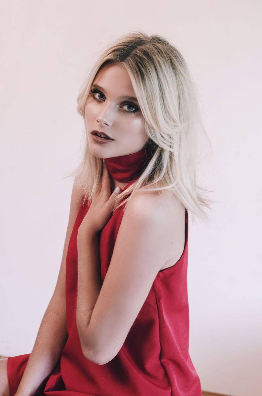 848x1280 Valentina Zenere Wallpaper