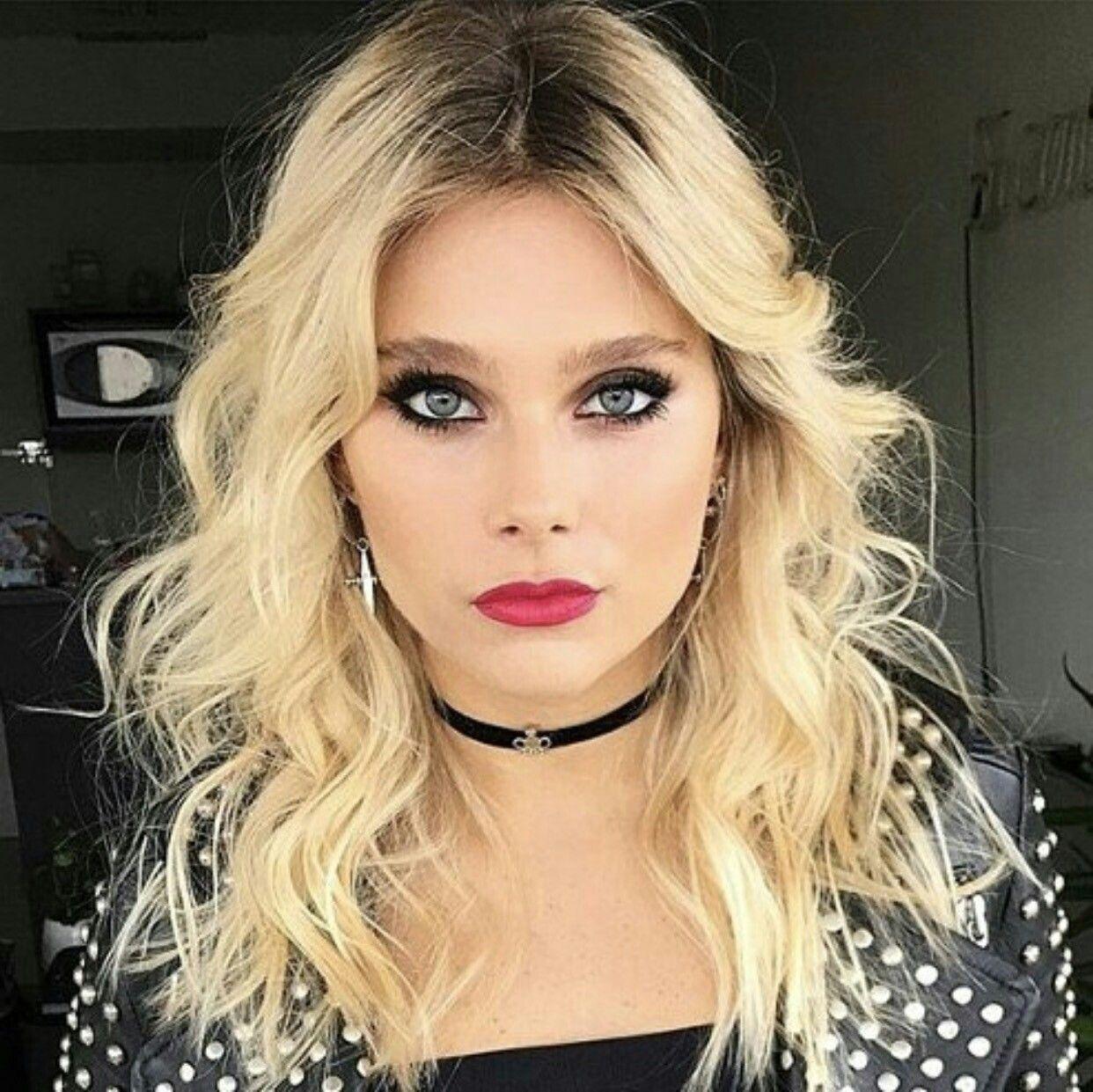 1242x1241 Valentina Zenere Wallpaper