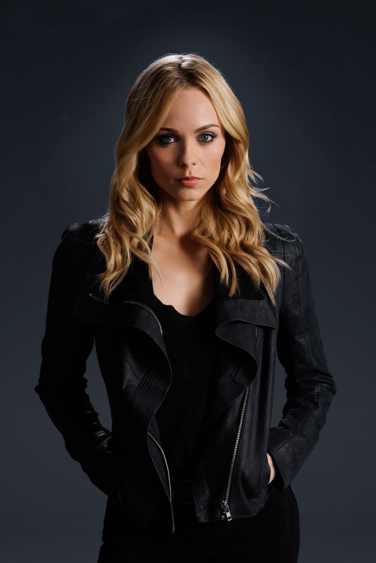 736x1101 Laura Vandervoort picture and photo