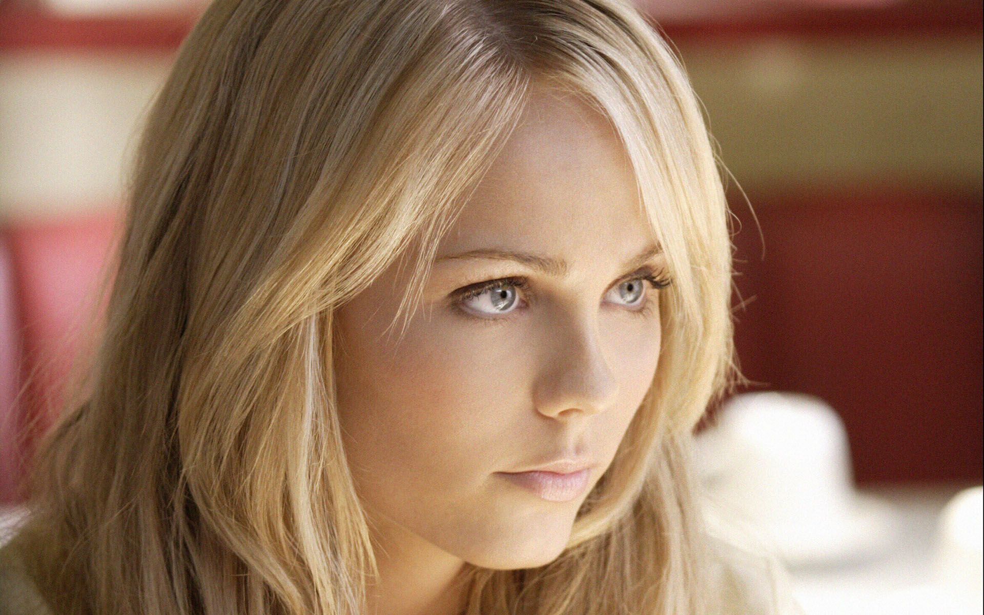 1920x1200 Laura Vandervoort HD Wallpaper 10112