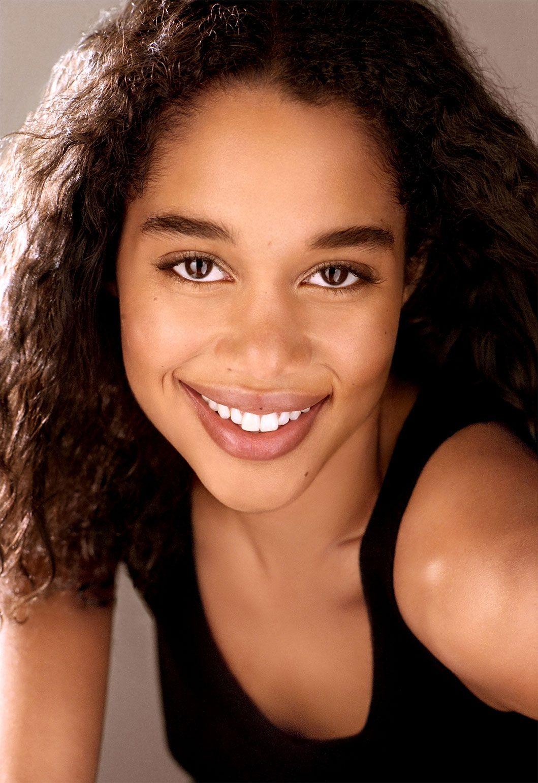 1059x1542 Laura Harrier Wallpaper