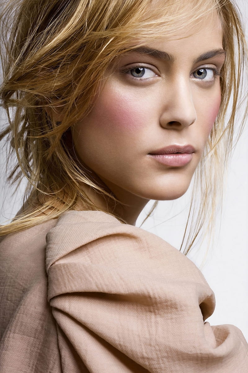 800x1200 HD nora arnezeder wallpaper